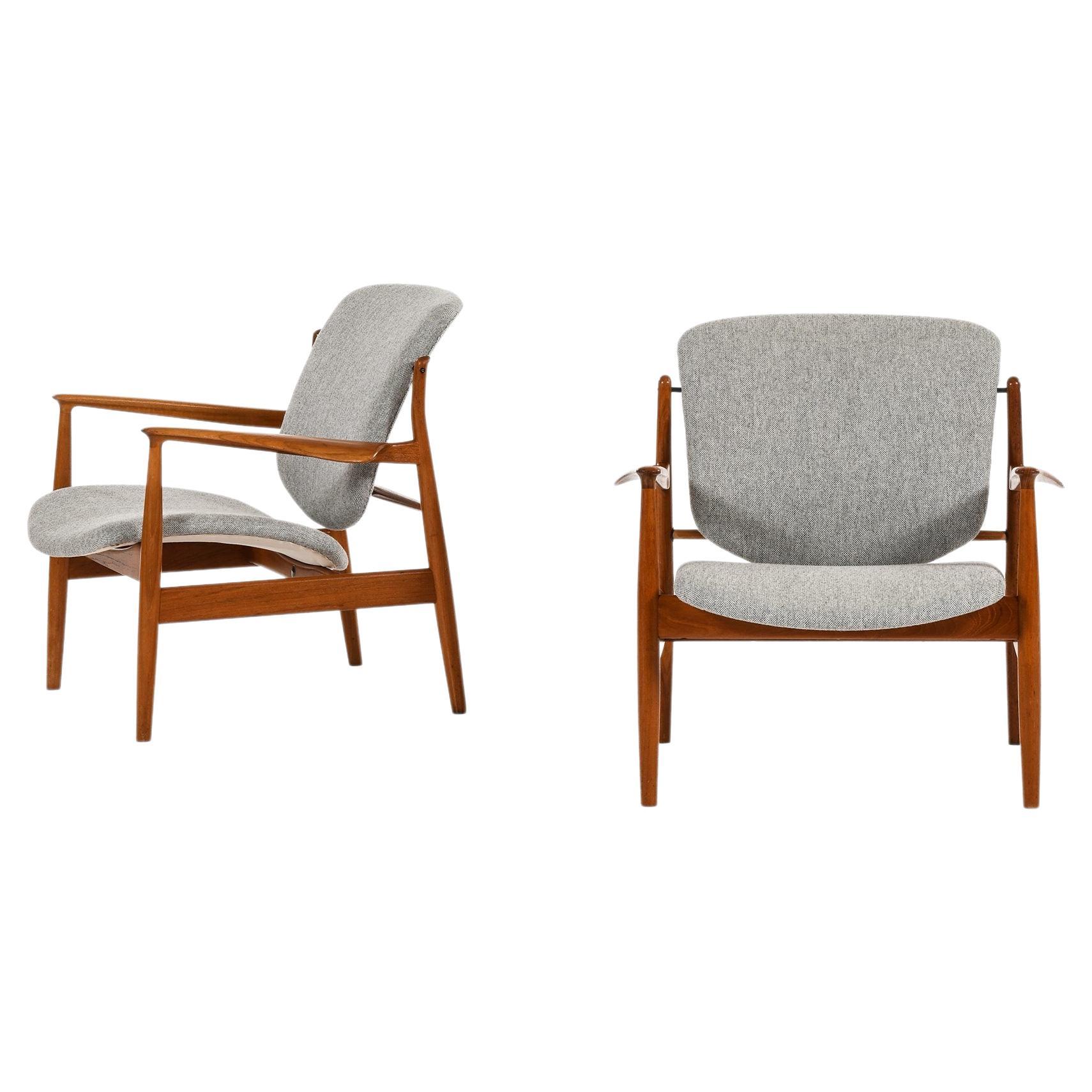 Paire de fauteuils en teck et retapissés en tissu Kvadrat de Finn Juhl, 1956
