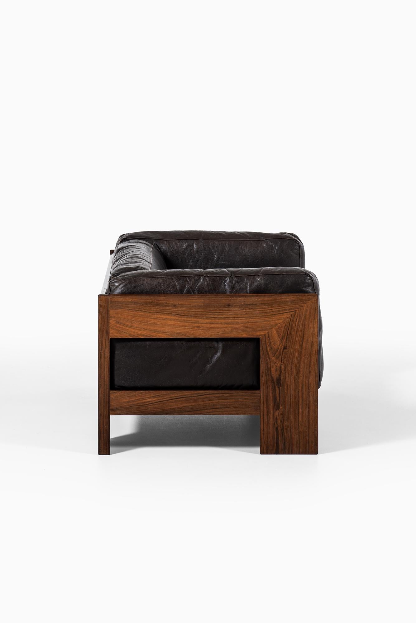 Scandinavian Modern Pair of Easy Chairs in the Manner of Tobia Scarpa in Rosewood and Leather