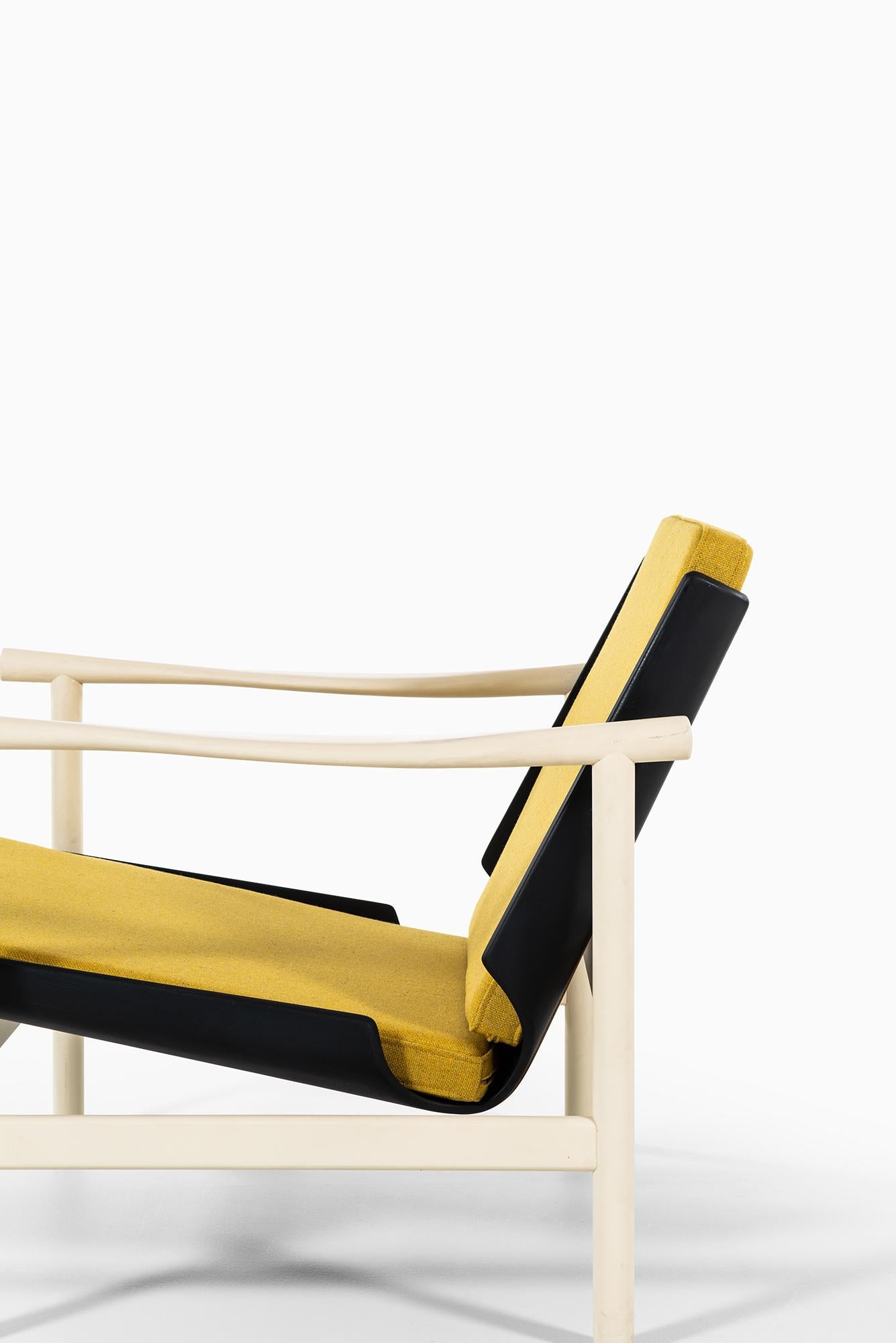 Danish Pair of easy chairs in white and black lacquered wood produced in Denmark For Sale