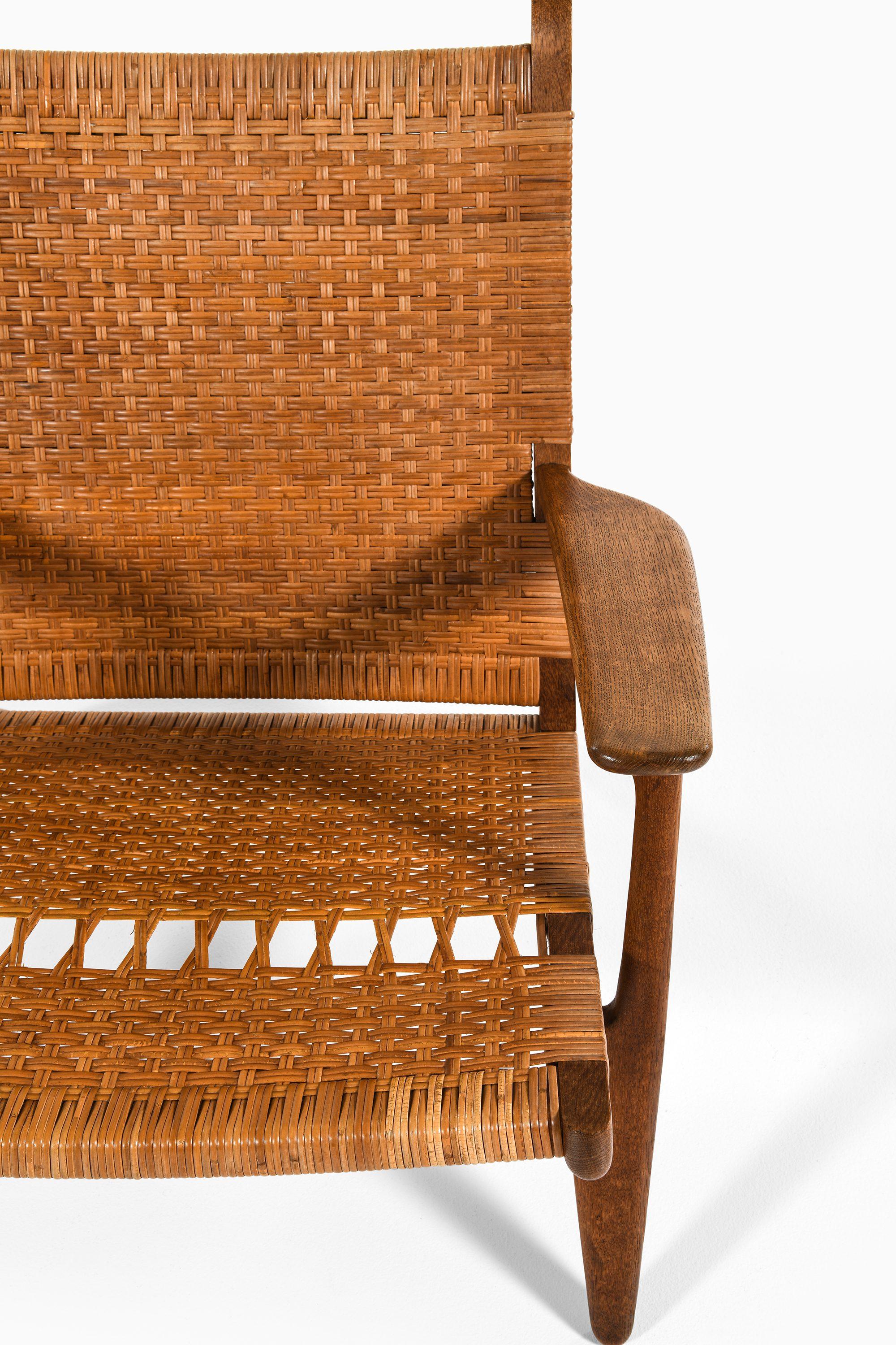 Coppia di poltrone modello CH-27 in Oak, canna intrecciata di Hans Wegner, 1949 In condizioni buone in vendita a Limhamn, Skåne län