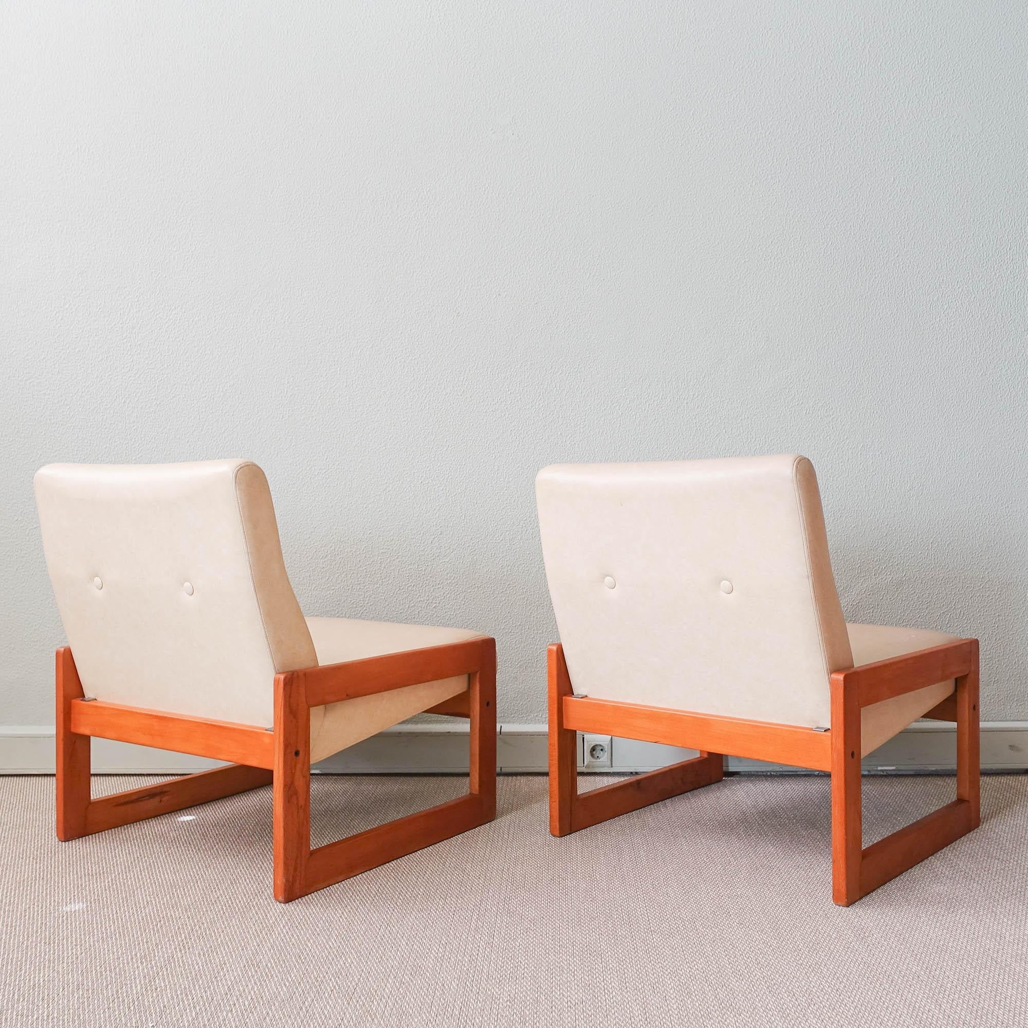 Late 20th Century Pair of Easy Chairs, Model Espinho, by José Espinho for Olaio, 1973 For Sale