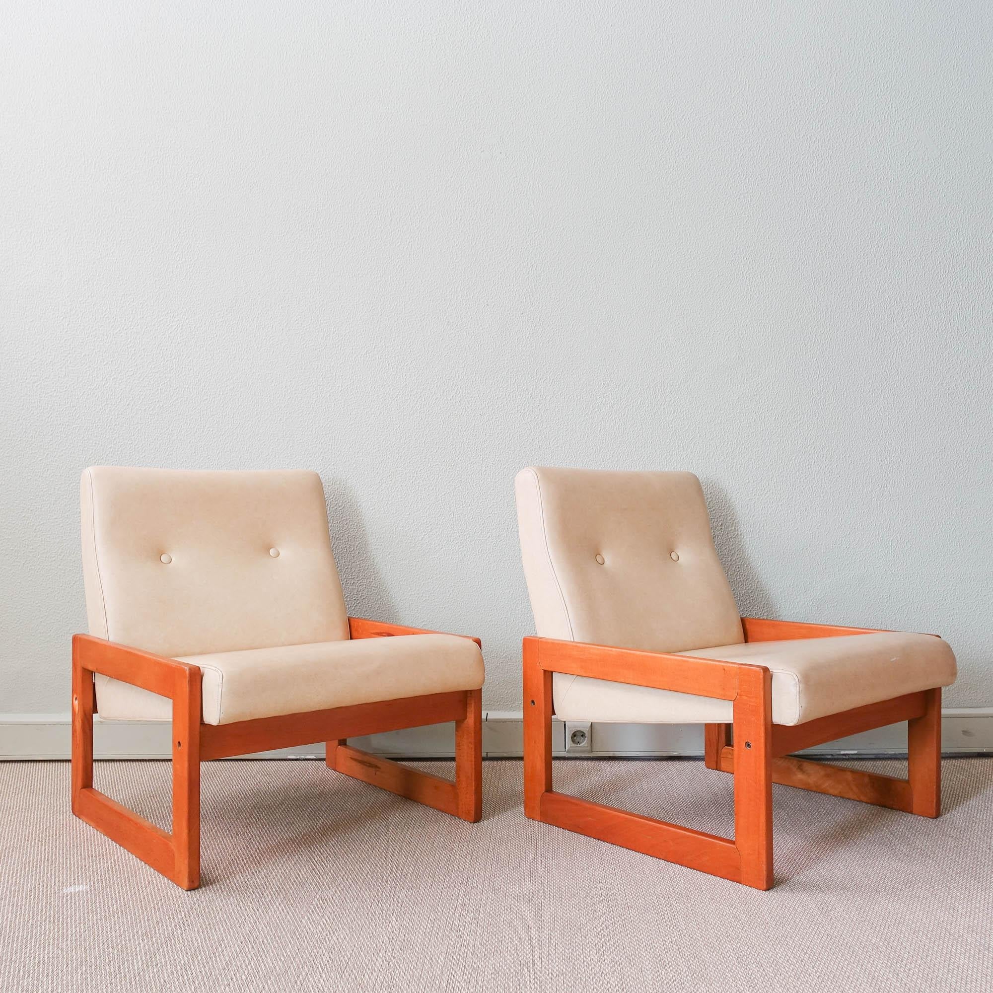 Pair of Easy Chairs, Model Espinho, by José Espinho for Olaio, 1973 For Sale 1