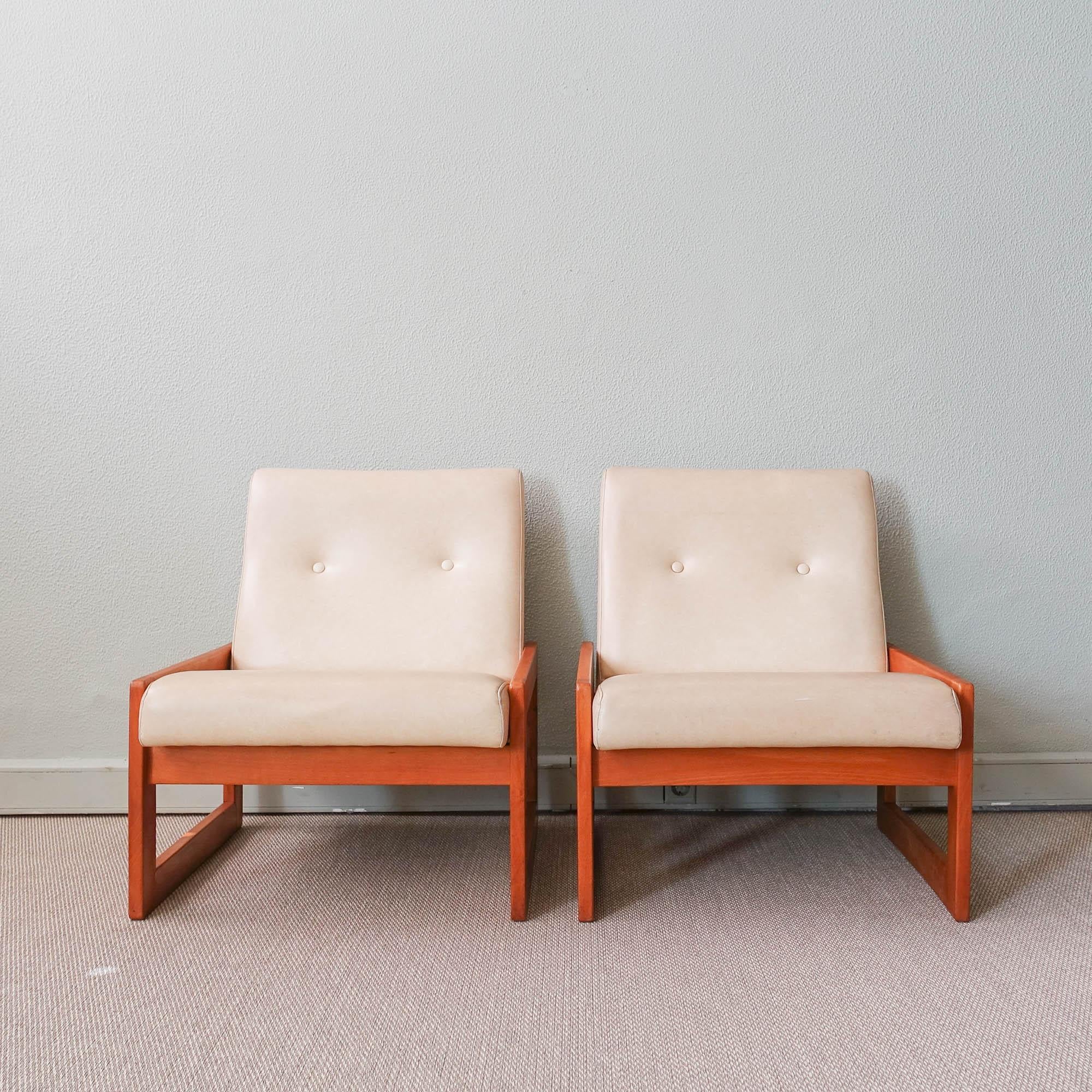 Pair of Easy Chairs, Model Espinho, by José Espinho for Olaio, 1973 For Sale 2