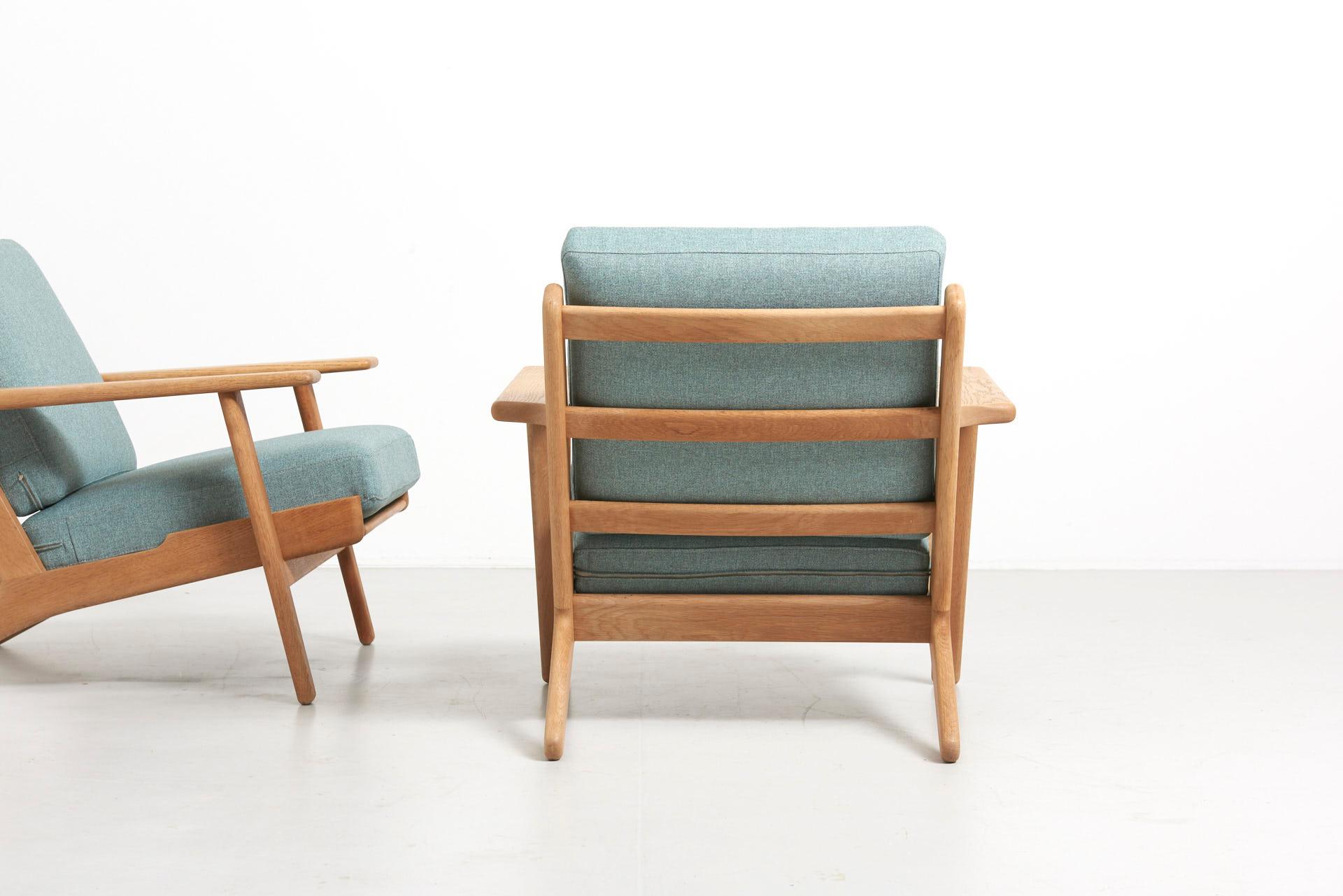Pair of Easy Chairs Model GE-290 by Hans Wegner, 1953 In Good Condition In Antwerpen, BE