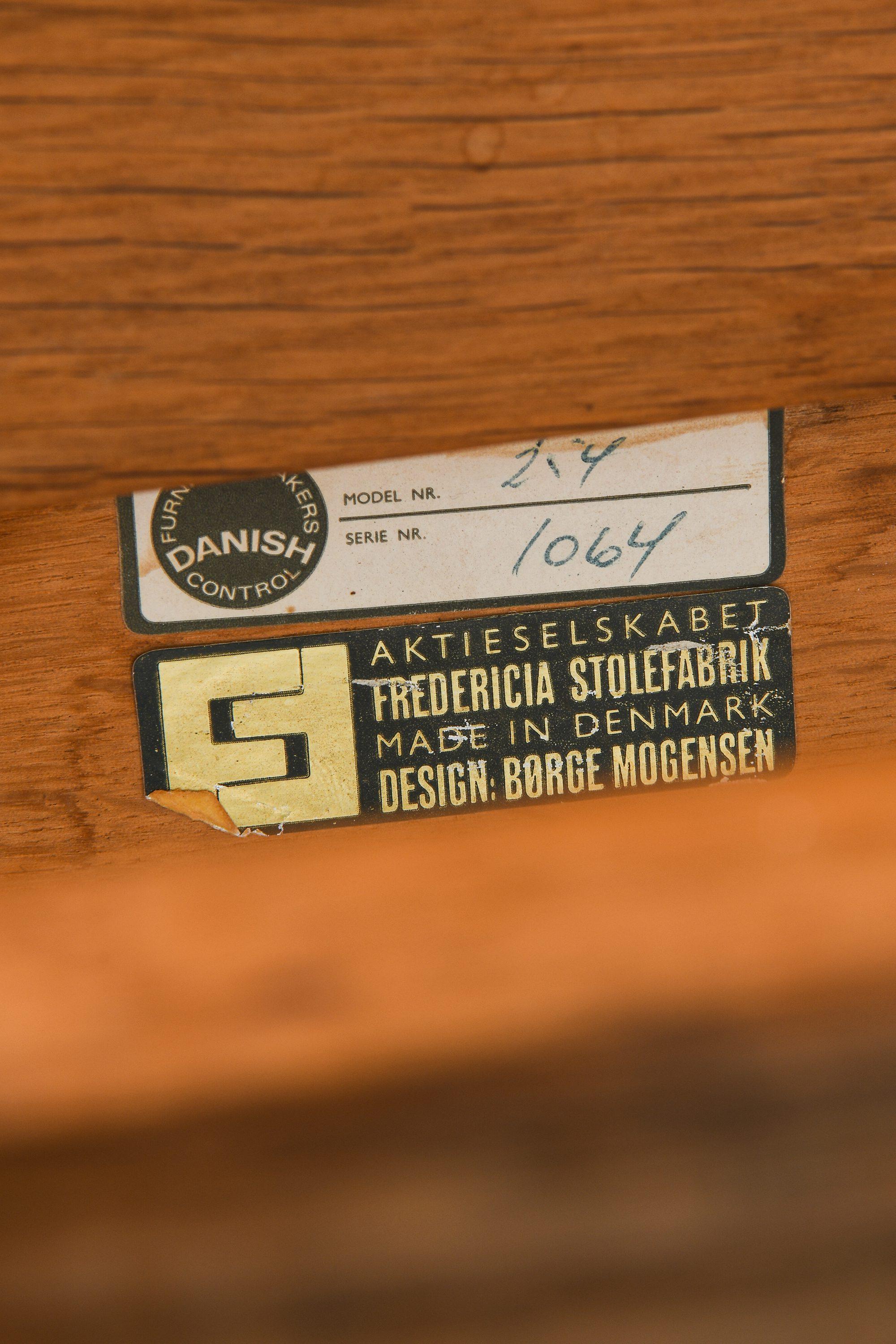 Paar Sessel mit Hockern aus Eiche und Messing von Børge Mogensen, 1950er Jahre im Angebot 3