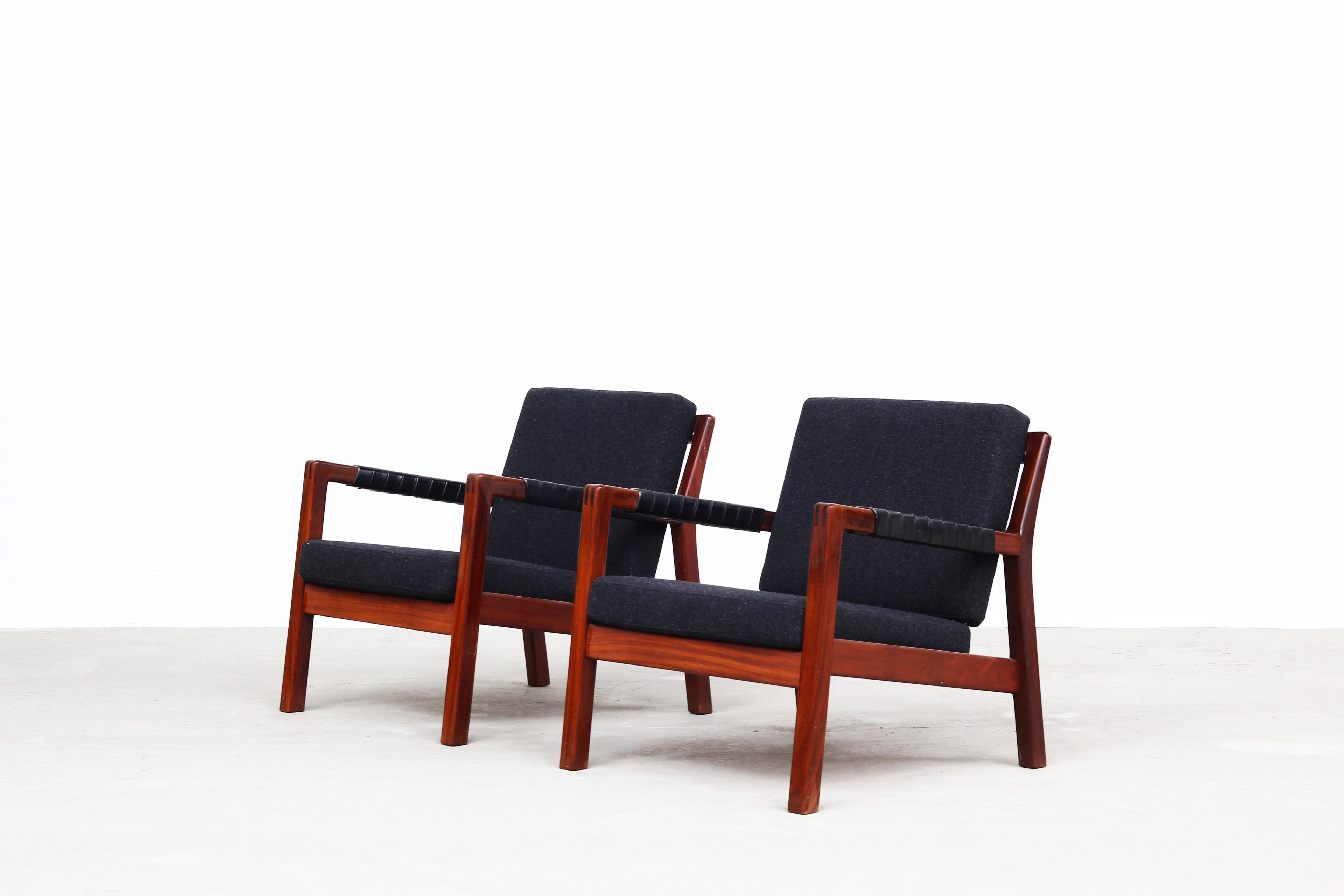 Pair of Easy Lounge Chairs by Carl Gustaf Hiort Af Örnas, Finland In Good Condition For Sale In Berlin, DE