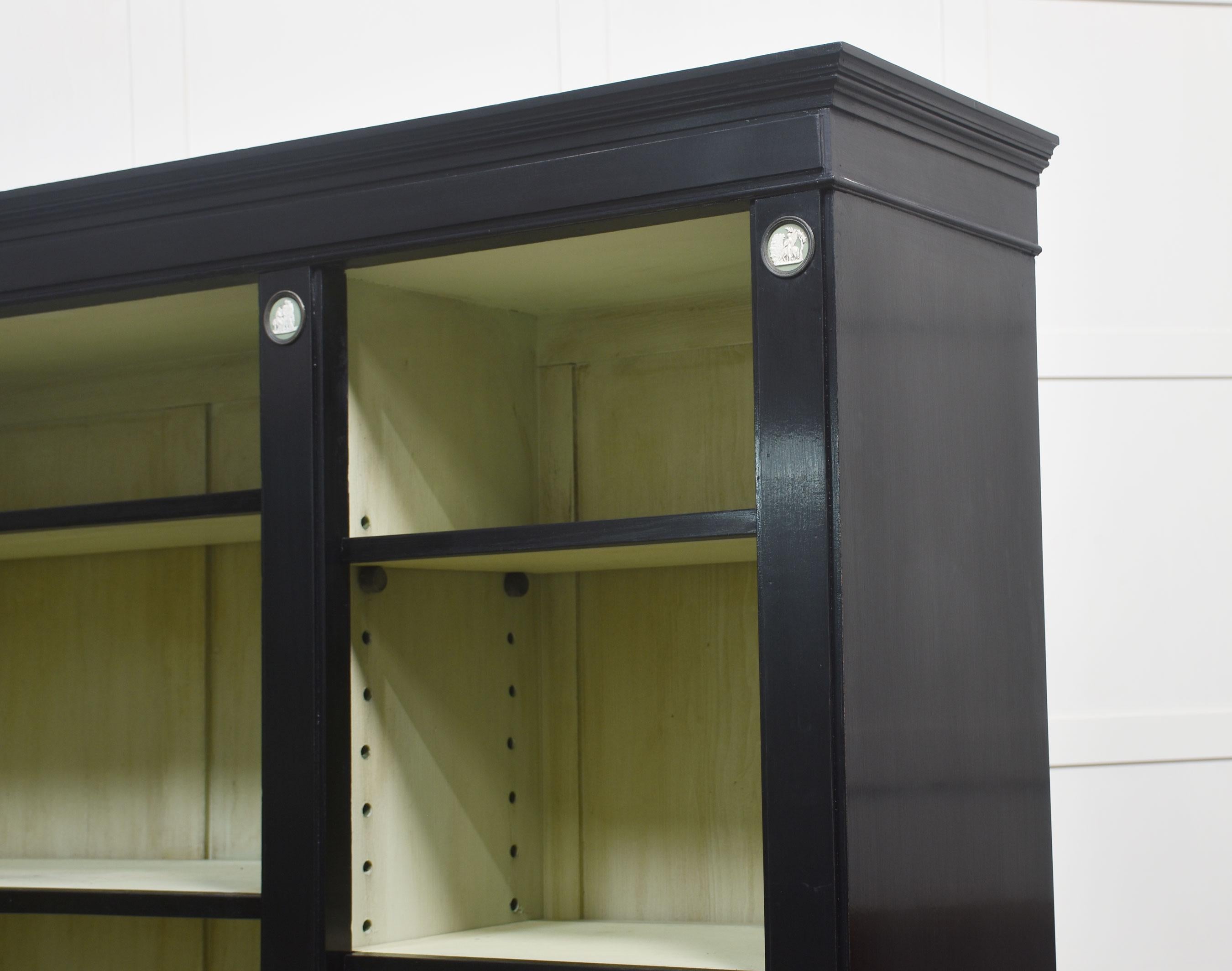 Pareja de librerías abiertas Wedgwood ebonizadas Ébano en venta
