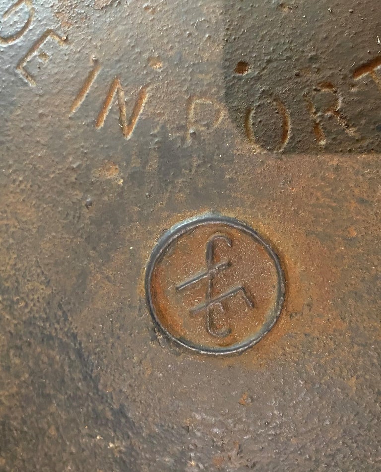ANCIENNE COCOTTE PIED tripode en fonte de Fer . Diamètre 98 mm
