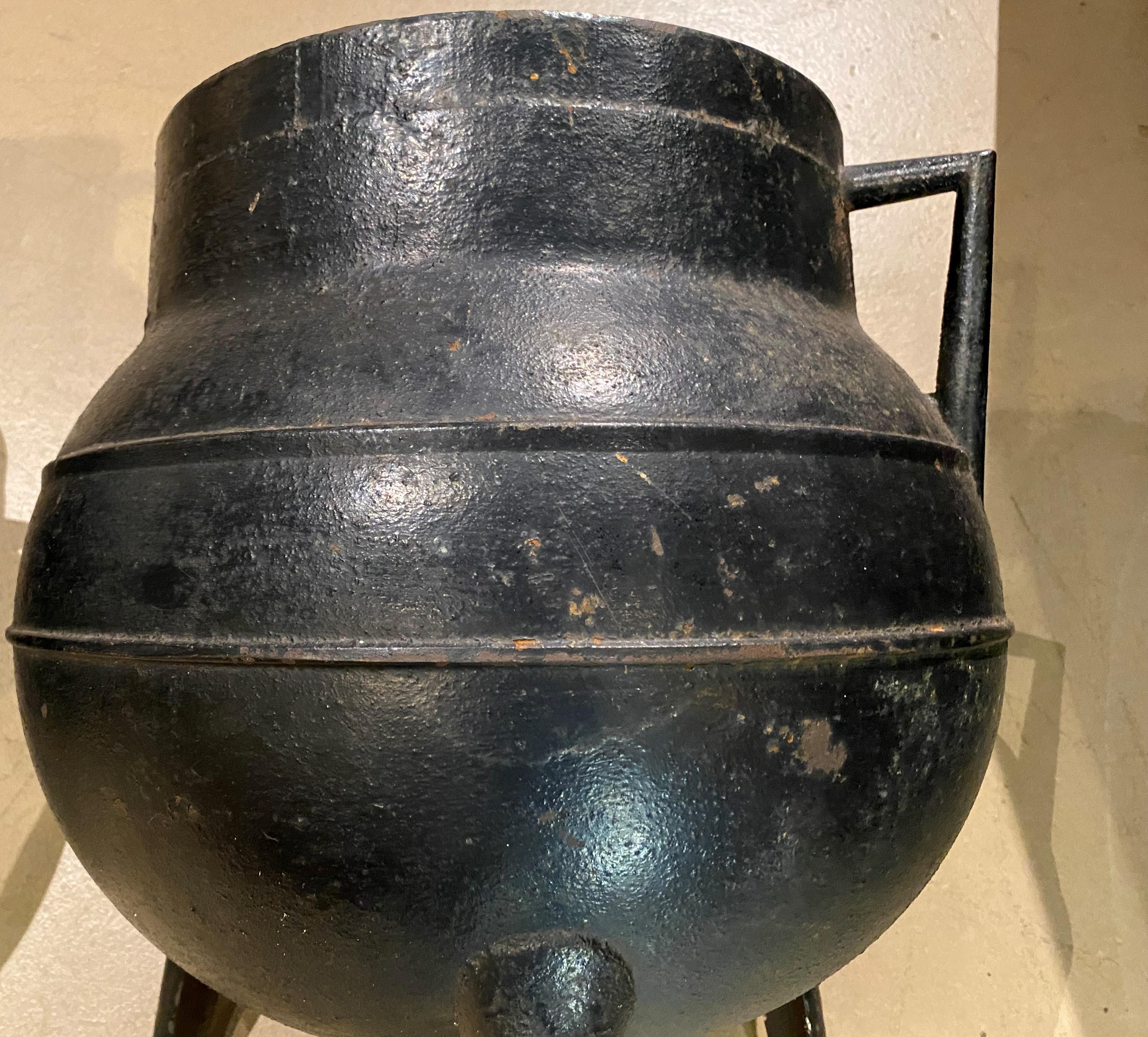 20th Century Pair of Ebonized Cast Iron Handled Cauldrons with Tripod Feet For Sale