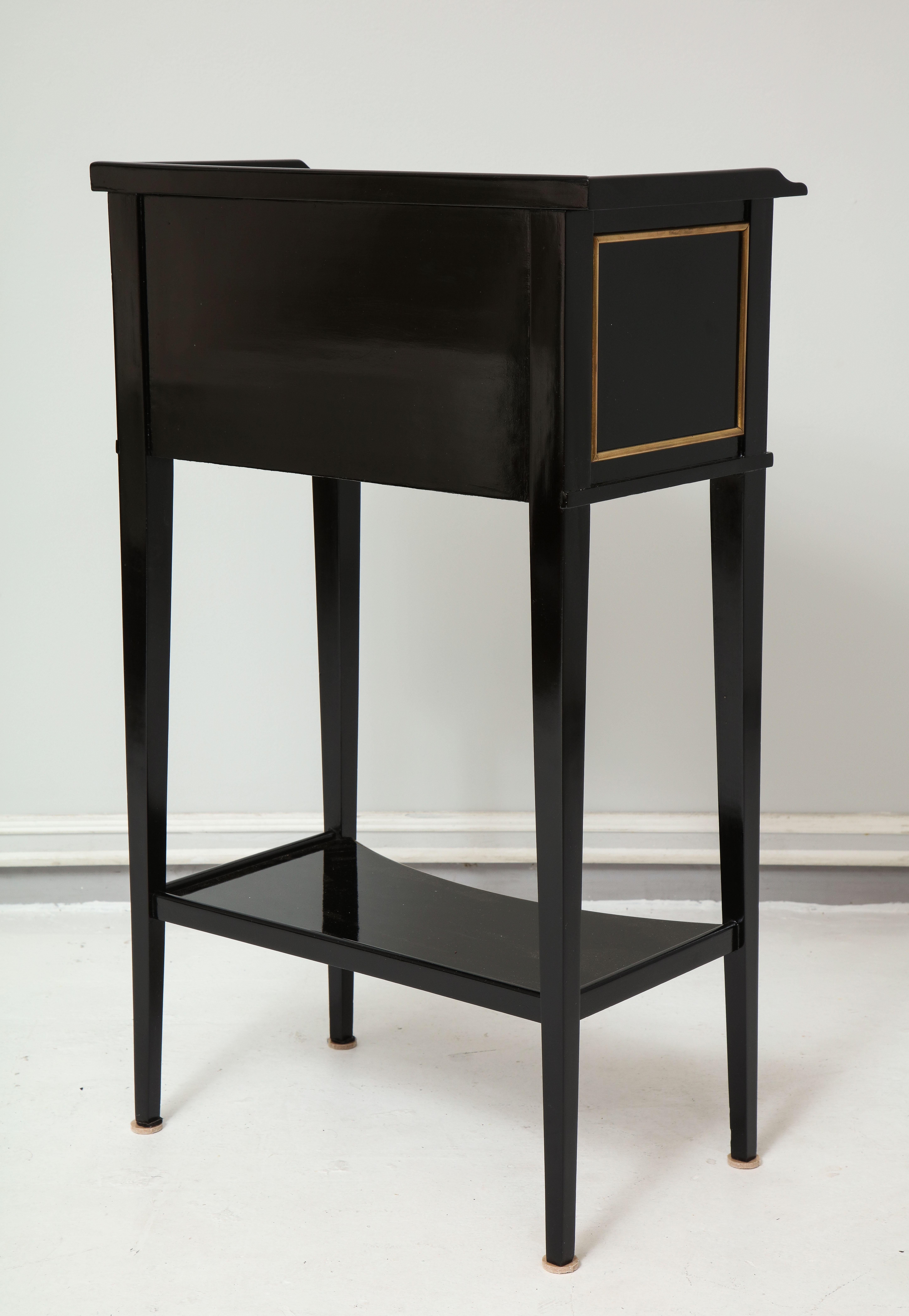 Pair of Ebonized Directoire-Style End Tables/ Nightstands with Bronze Trimming In Good Condition In New York, NY