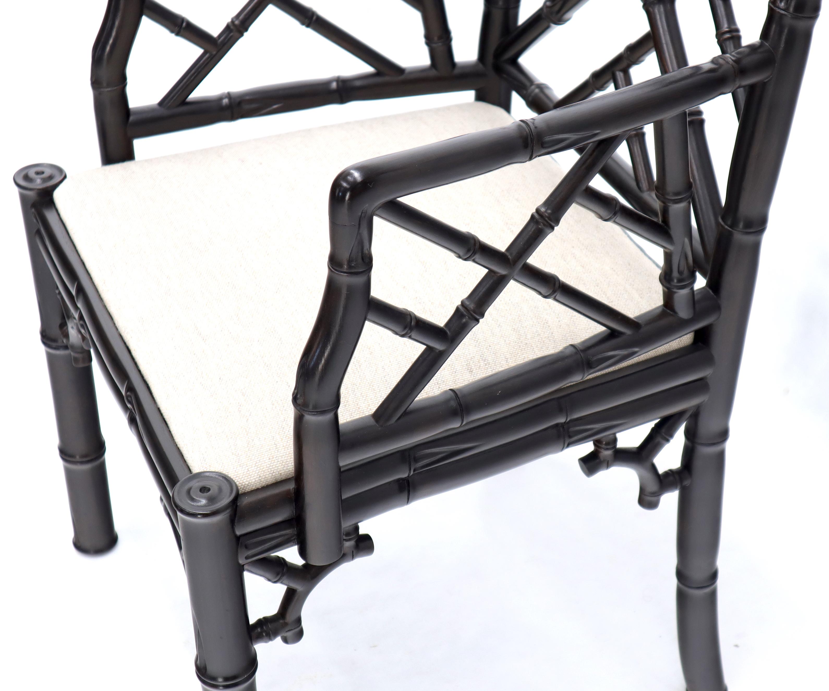 Paar super hohe Qualität solide wie ein Fels faux Bambus Arm Feuer Seite Sessel mit neu gepolsterten Sitzen. Die Qualität ist der von Baker Drexel oder Henredon sehr ähnlich. Unbeschriftet.
 