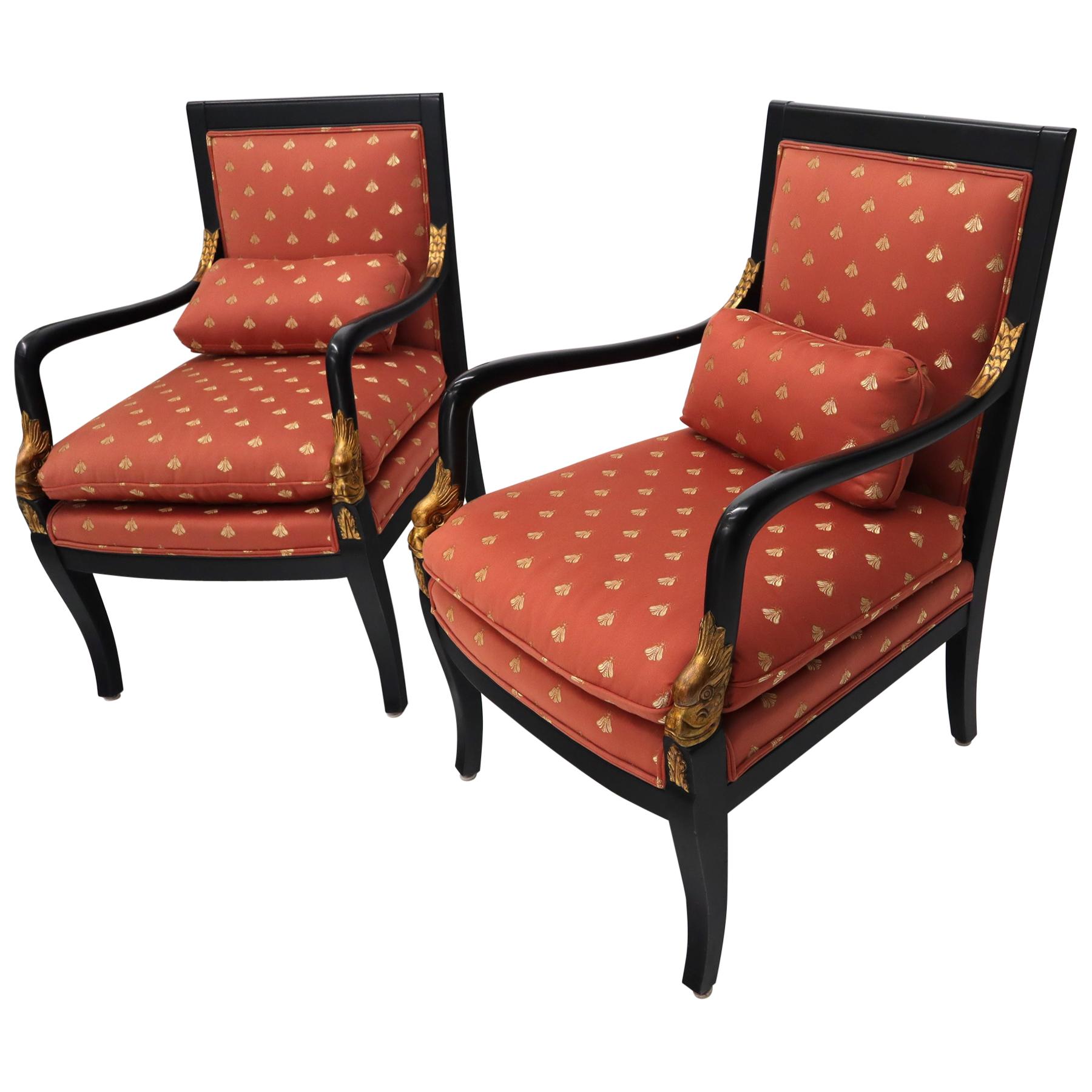 Neoklassizistisches Sesselpaar mit ebonisierten, goldverzierten Schnitzrahmen im Angebot