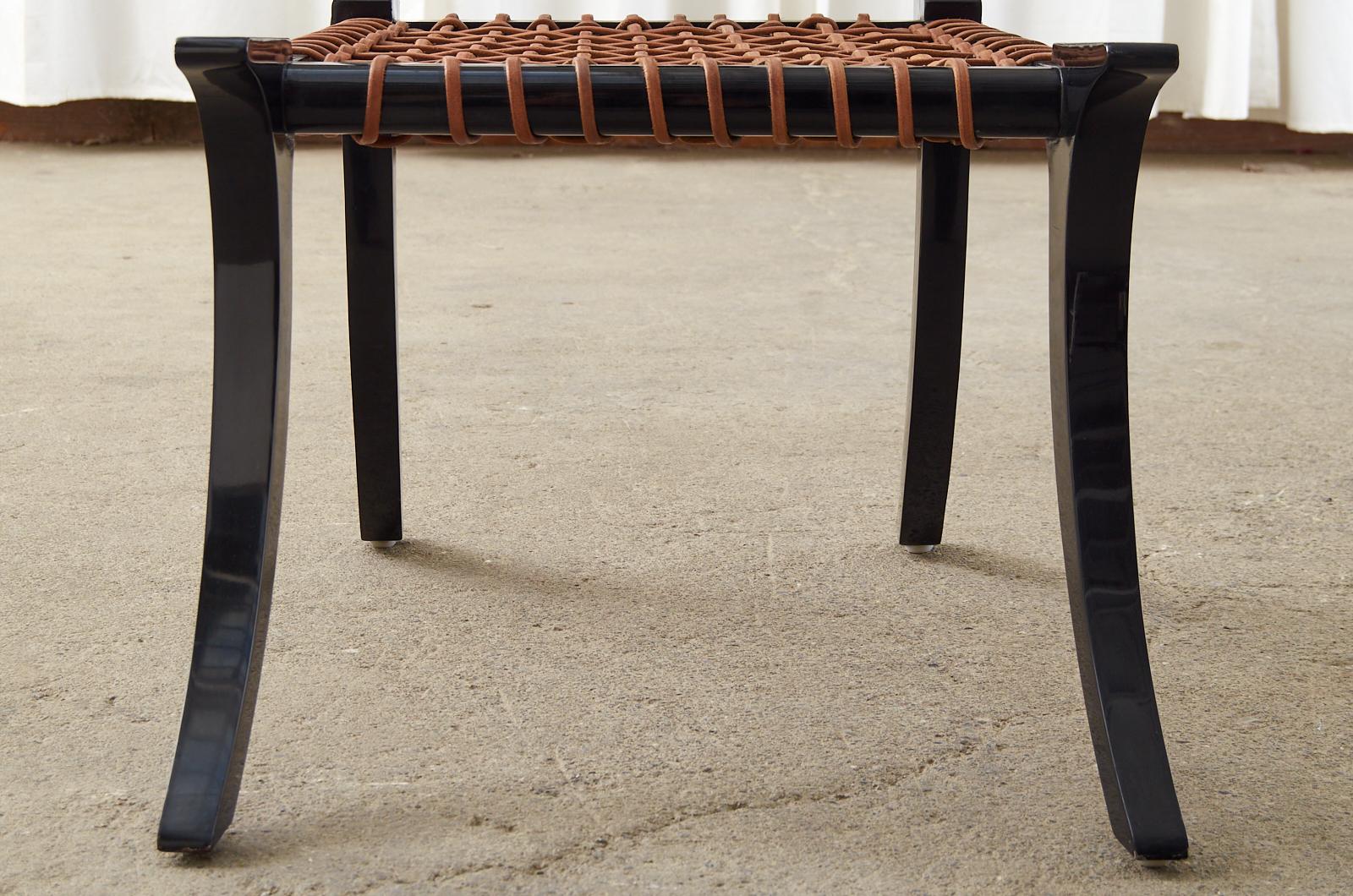 Paar Klismos-Stühle aus ebonisiertem Leder mit Seil nach Robsjohn-Gibbings im Angebot 6