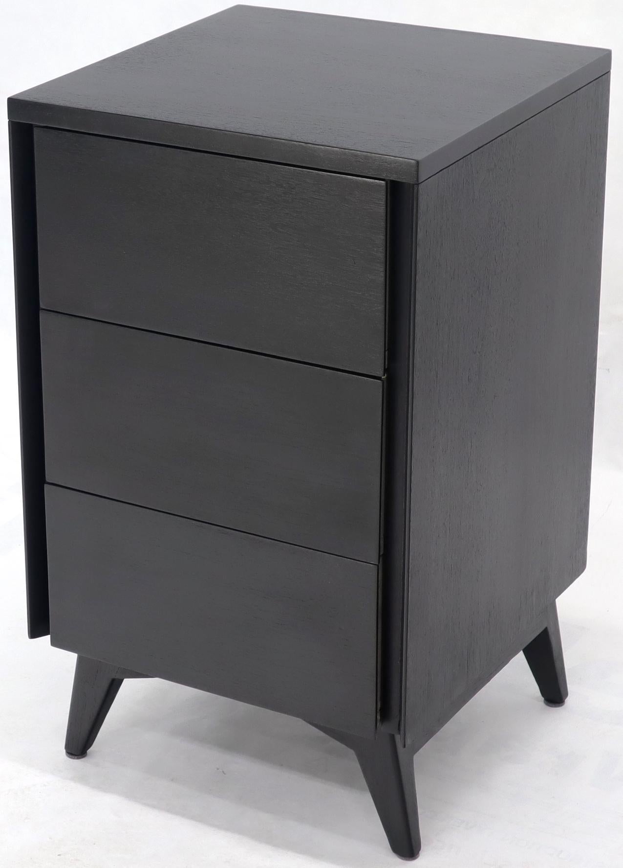 Lacquered Pair of Ebonized Mahogany Three Drawers Narrow Chests End Side Tables For Sale