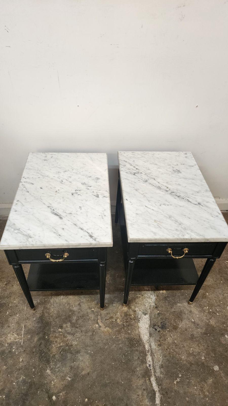 Milieu du XXe siècle Paire de tables en marbre ébonisé en vente