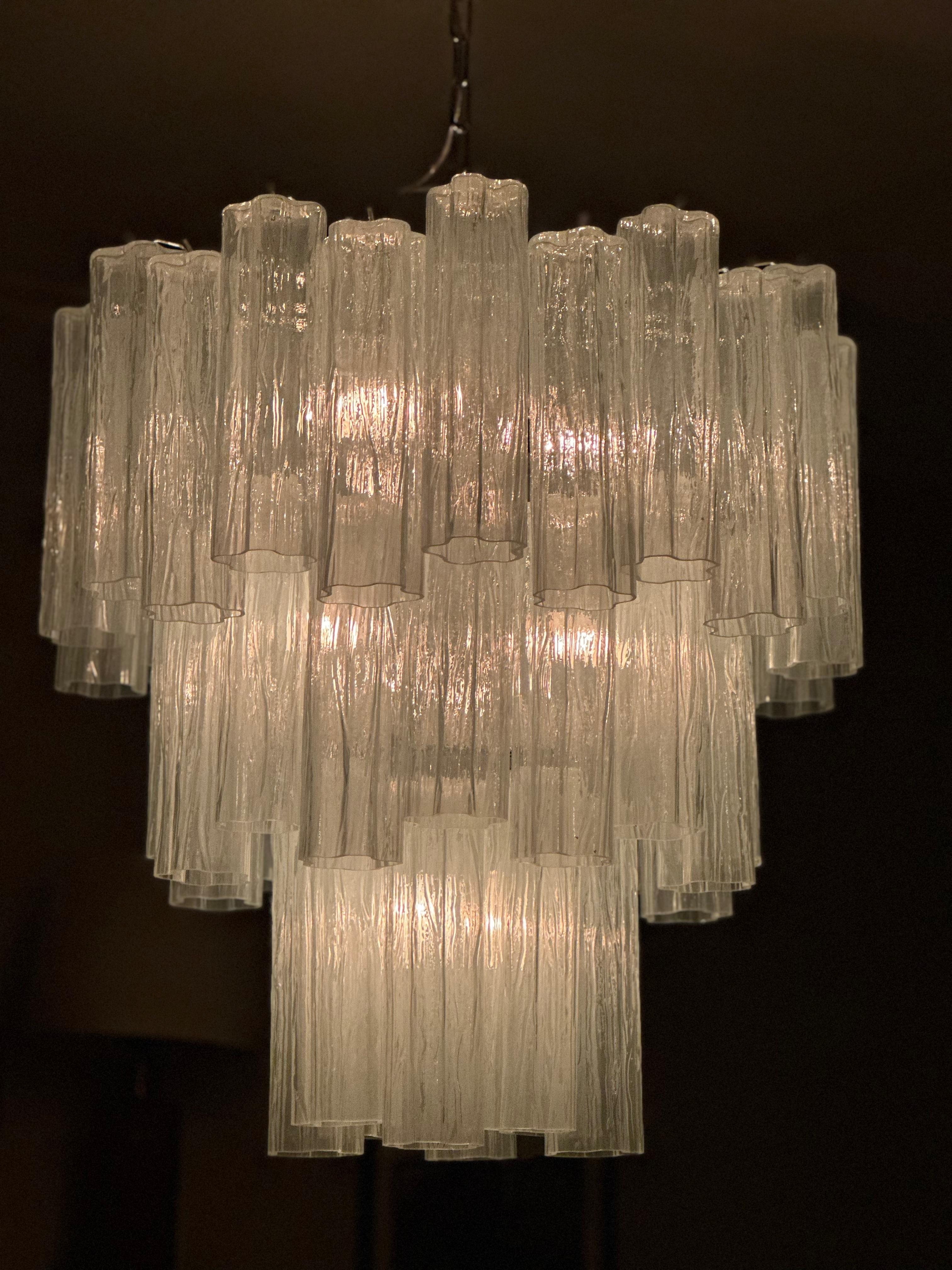 Coppia di lampadari eclettici di Murano Tronchi in tonalità menta in vendita 2