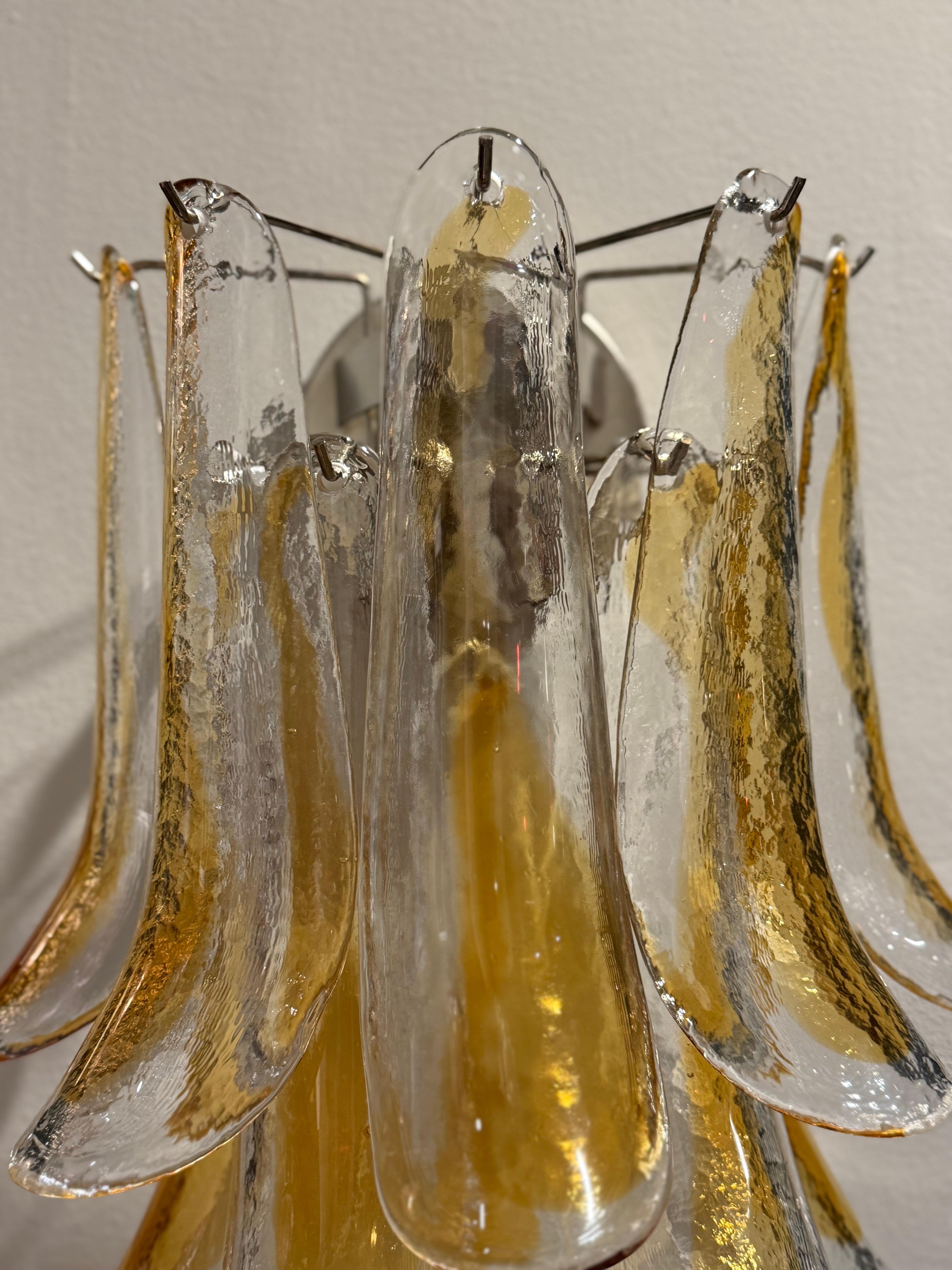 Pareja de apliques eclécticos de Murano en ámbar y cristal transparente en venta 2