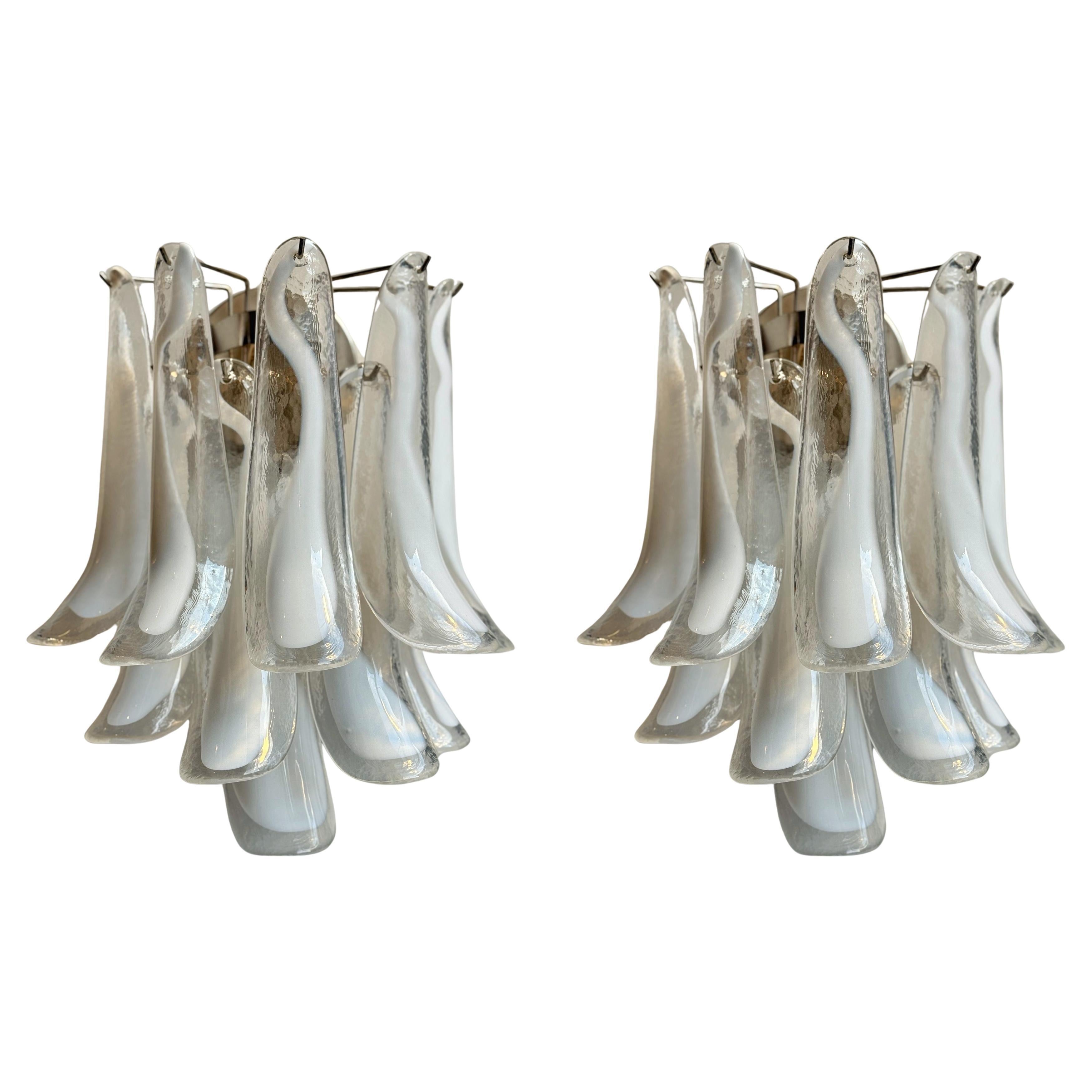 Pareja de apliques eclécticos de Murano en cristal blanco y transparente