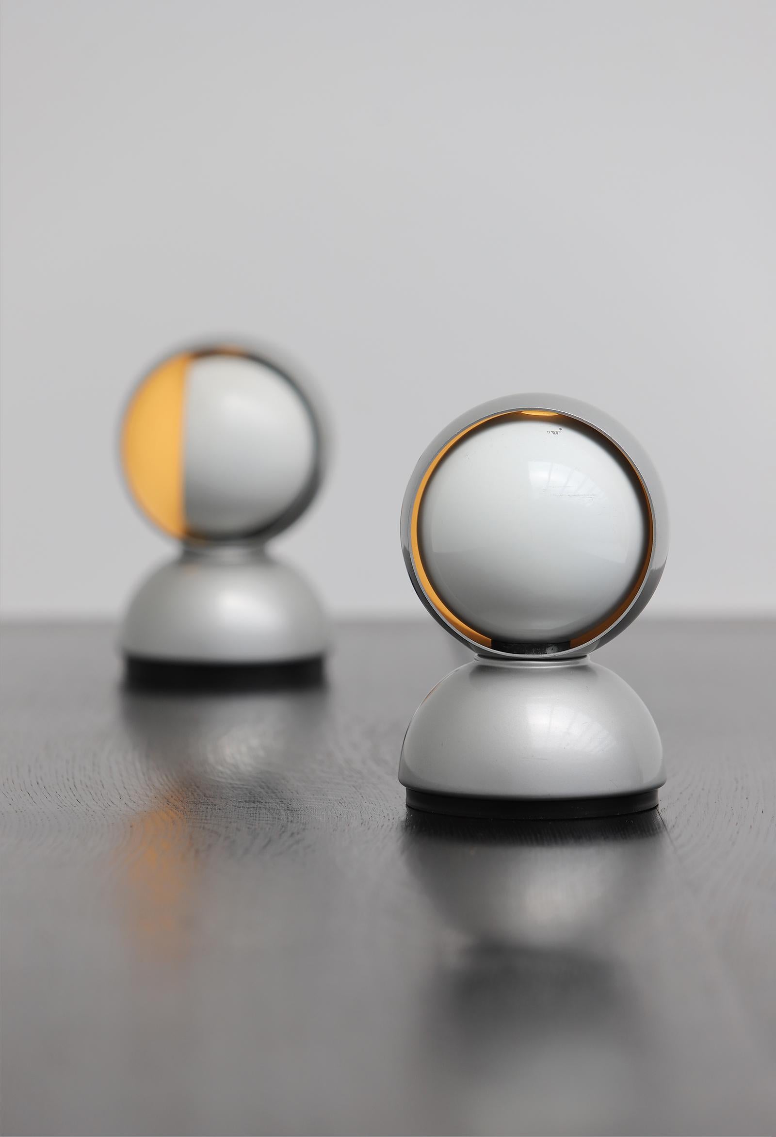 The eclisse lamp was designed by Vico Magistretti in 1965. The design won the Compasso d’Oro Award in 1967 and became a keynote of Italian design worldwide. Eclisse represents the balance between form and function, design and utility. A table lamp