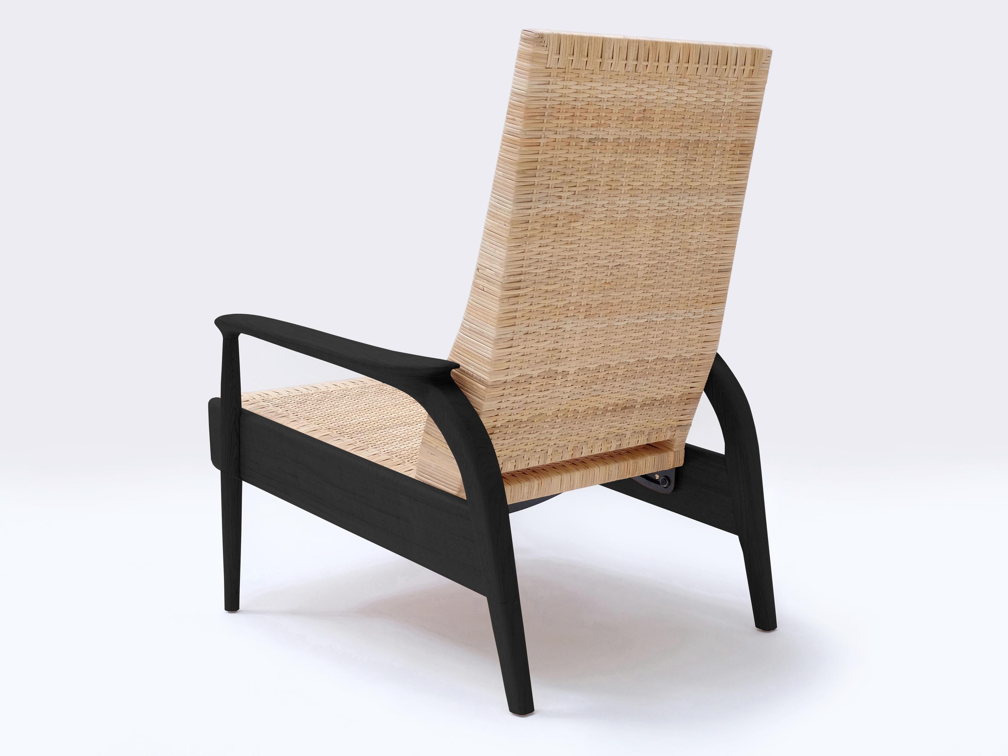 Scandinave moderne Paire de fauteuils écologiques, chêne noirci, canne naturelle tissée à la main, coussins en cuir en vente