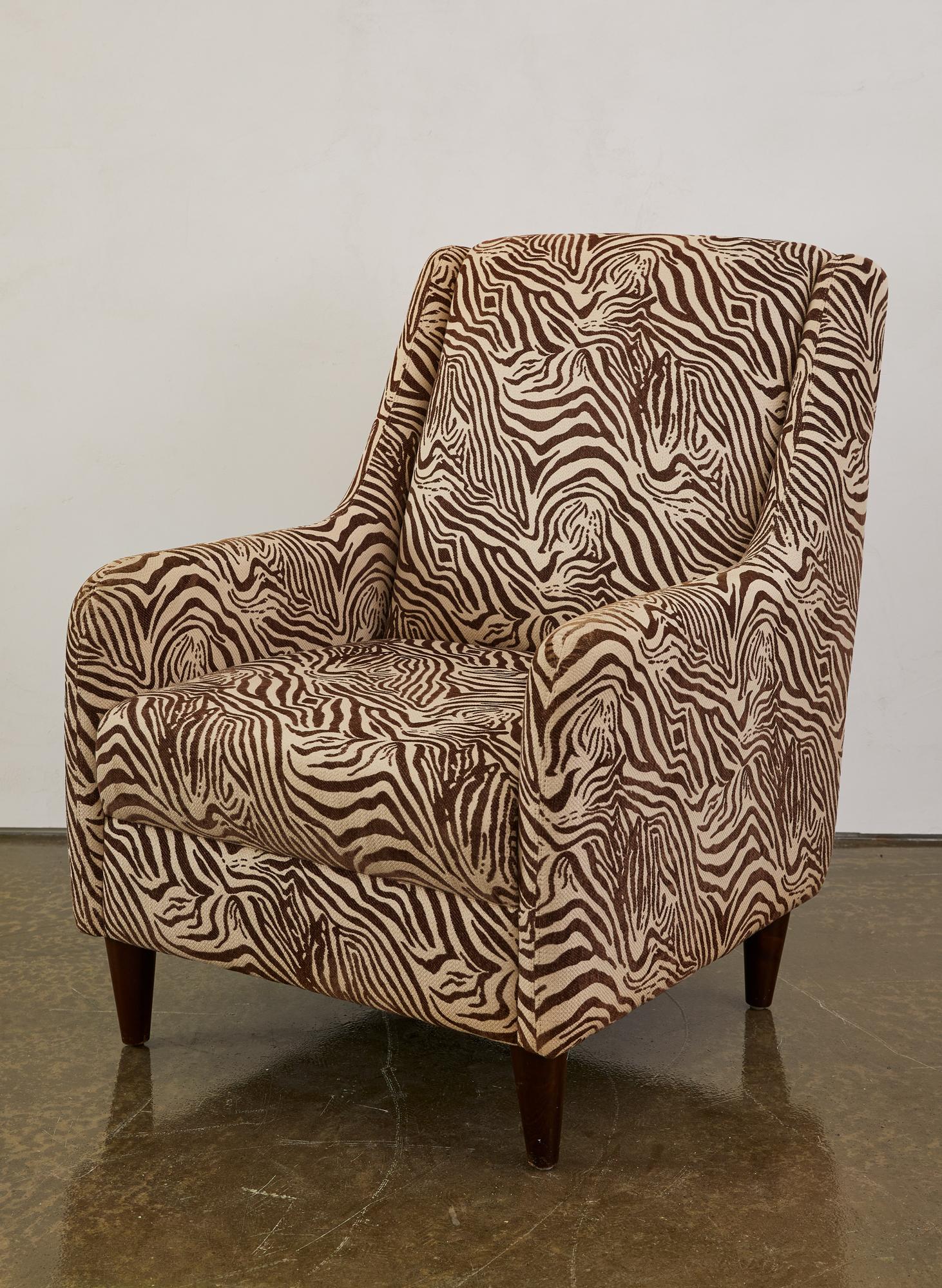 Mid-Century moderno Coppia di poltrone ecru e marrone con stampa zebrata in vendita