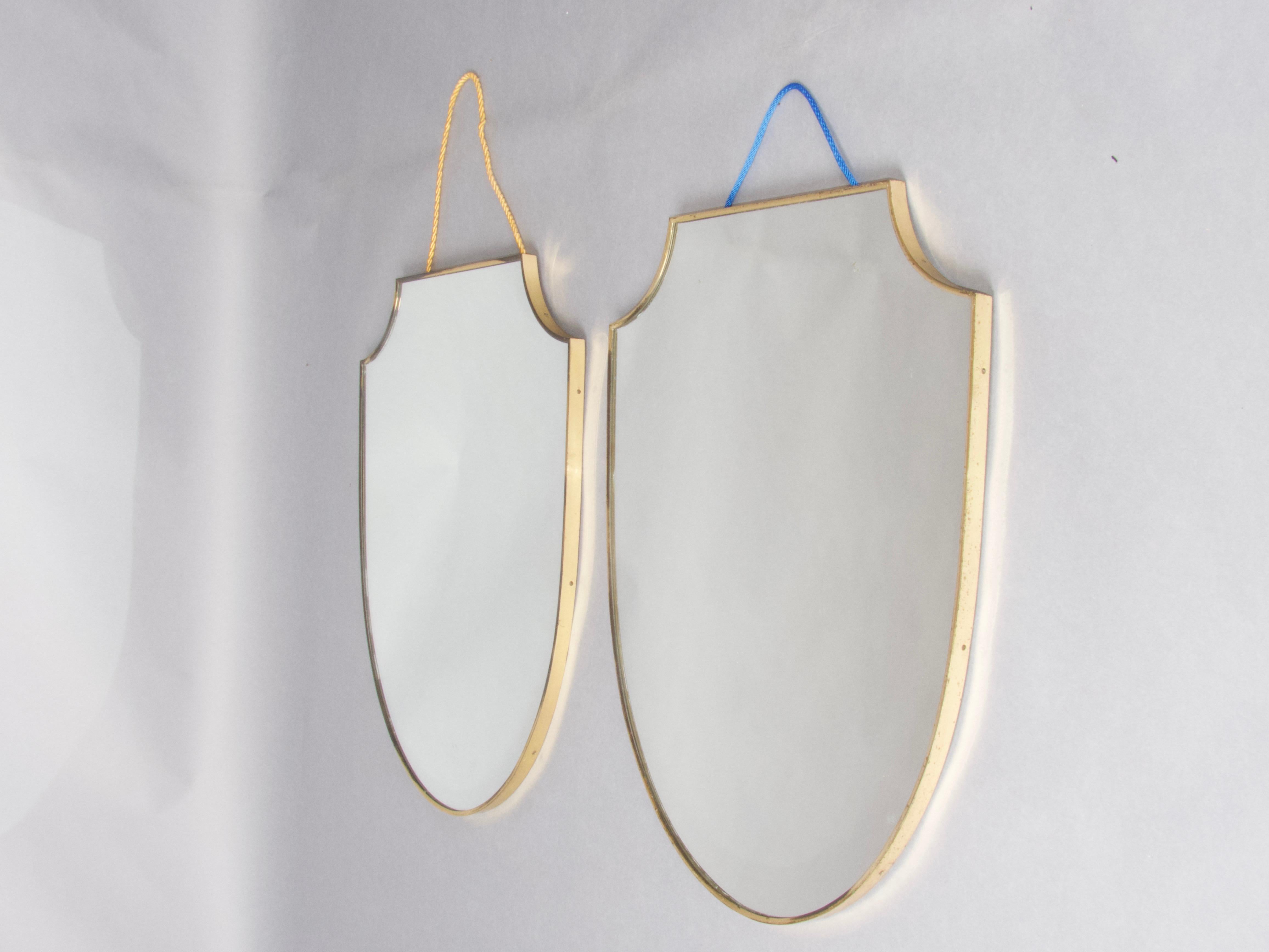 Pareja de espejos de pared ecusson en venta 1