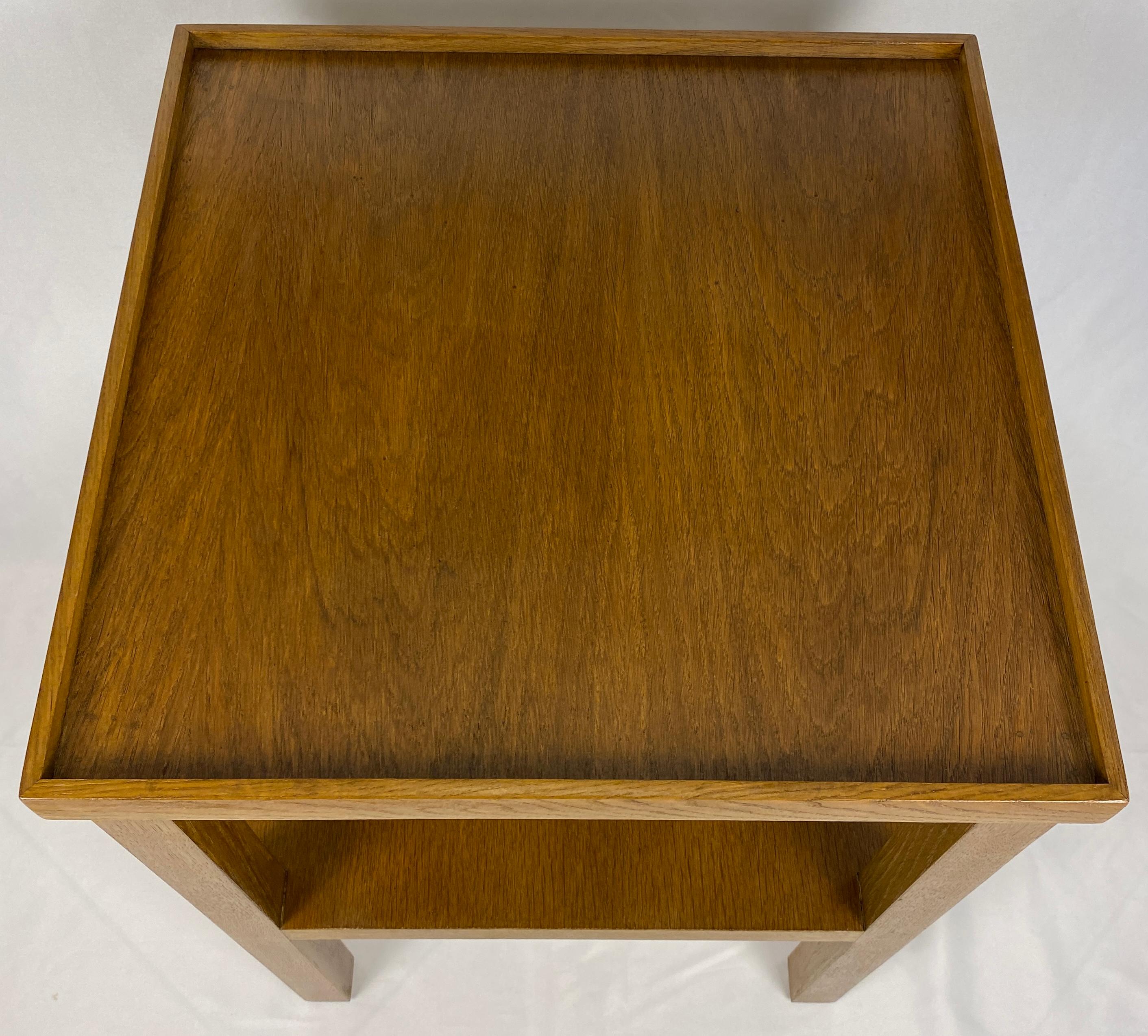 Pair Edward Wormley Style Wooden Two Tier End/Side Tables, MCM Oak Nightstands In Good Condition For Sale In Miami, FL