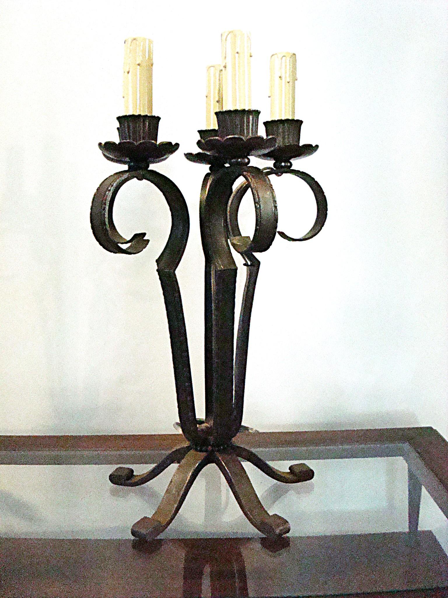Paire de lampes de table en fer forgé Edgar Brandt. The S.S France en vente 4
