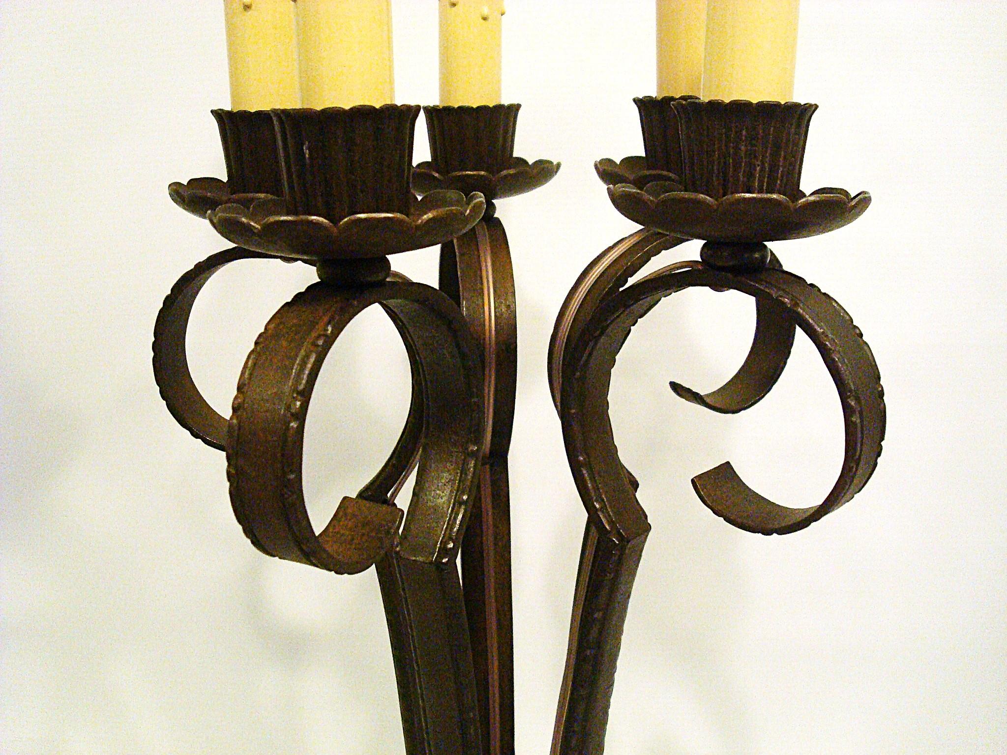 Fait main Paire de lampes de table en fer forgé Edgar Brandt. The S.S France en vente