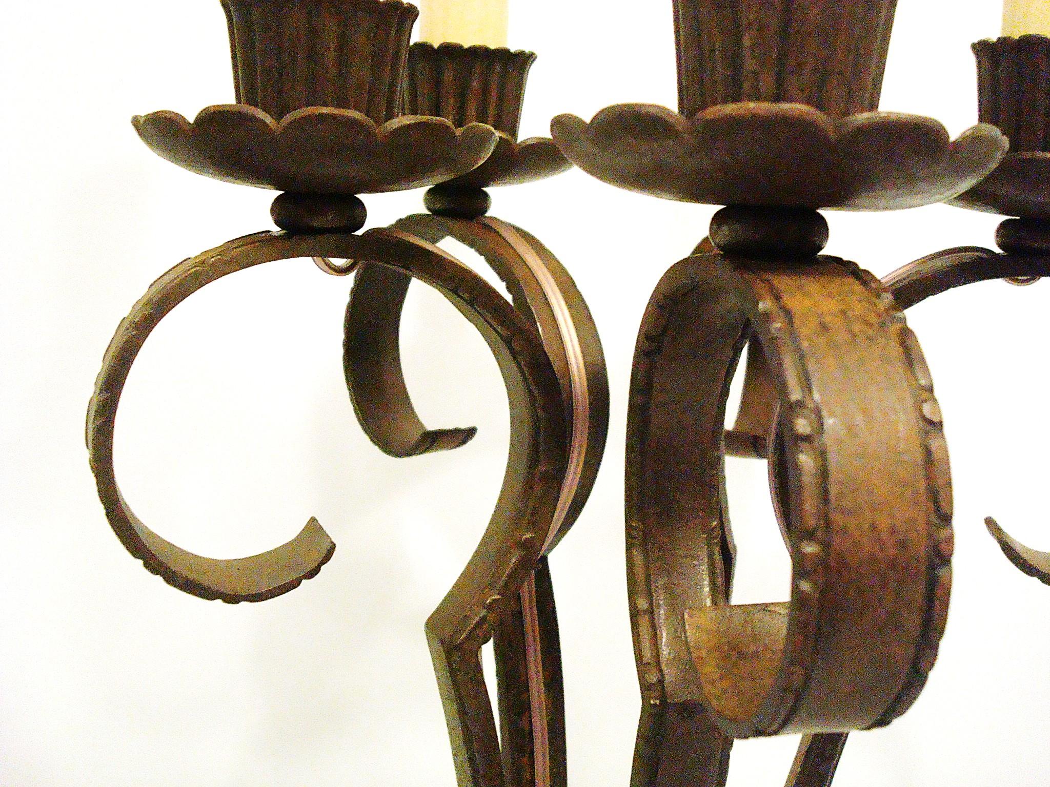 Fer forgé Paire de lampes de table en fer forgé Edgar Brandt. The S.S France en vente