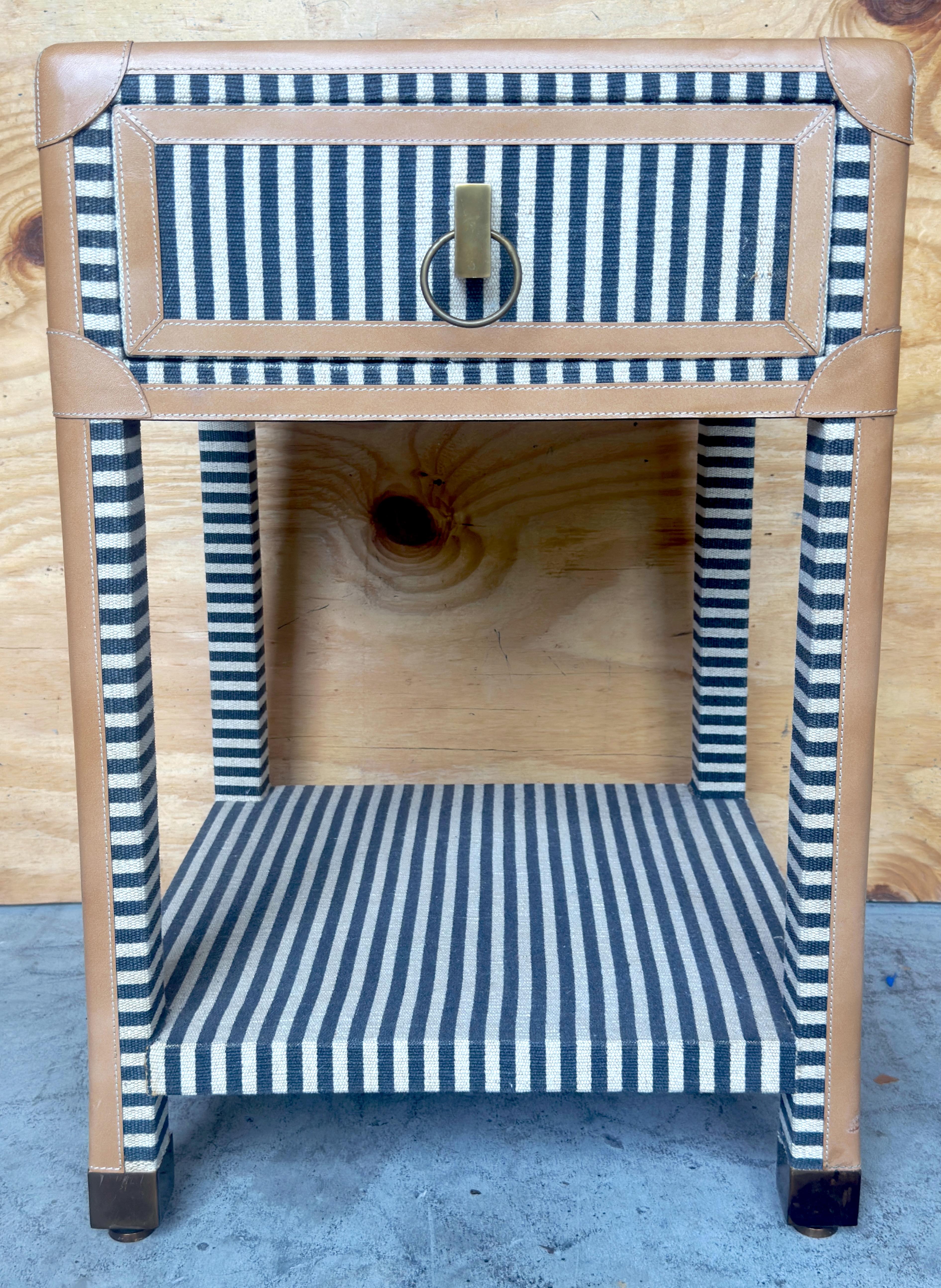 Coppia di comodini in tela e pelle a righe Edward di Made Goods in vendita 2