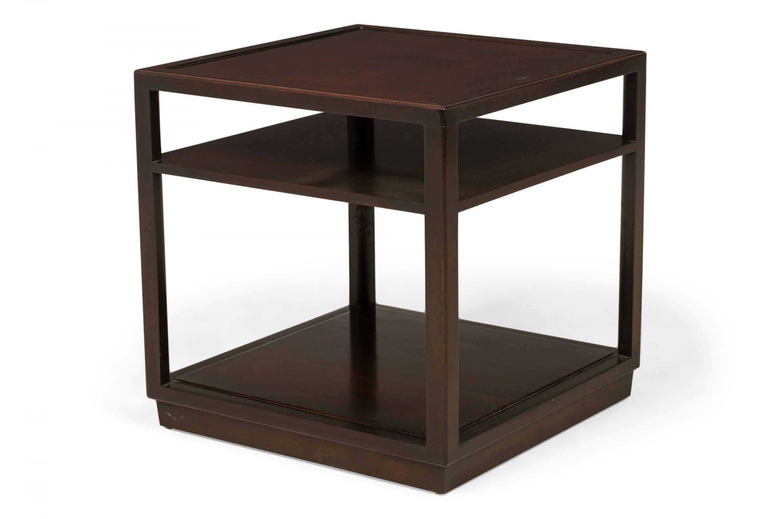 Américain Paire de tables d'appoint carrées américaines du milieu du siècle dernier en bois Edward Wormley en vente