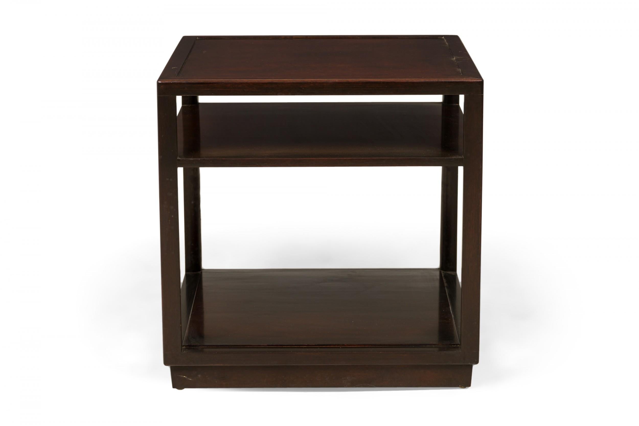 Fait main Paire de tables d'appoint carrées américaines du milieu du siècle dernier en bois Edward Wormley en vente