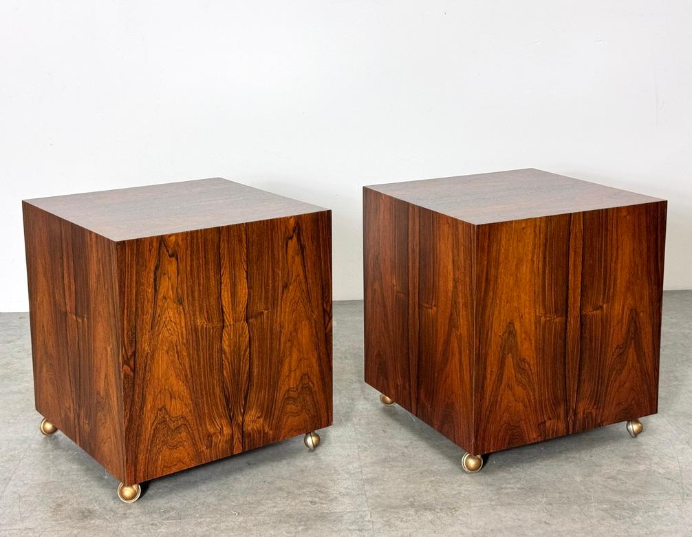 Beistelltische aus Rosenholz mit Würfeln von Edward Wormley Dunbar, 1950er Jahre, Paar (Moderne der Mitte des Jahrhunderts) im Angebot