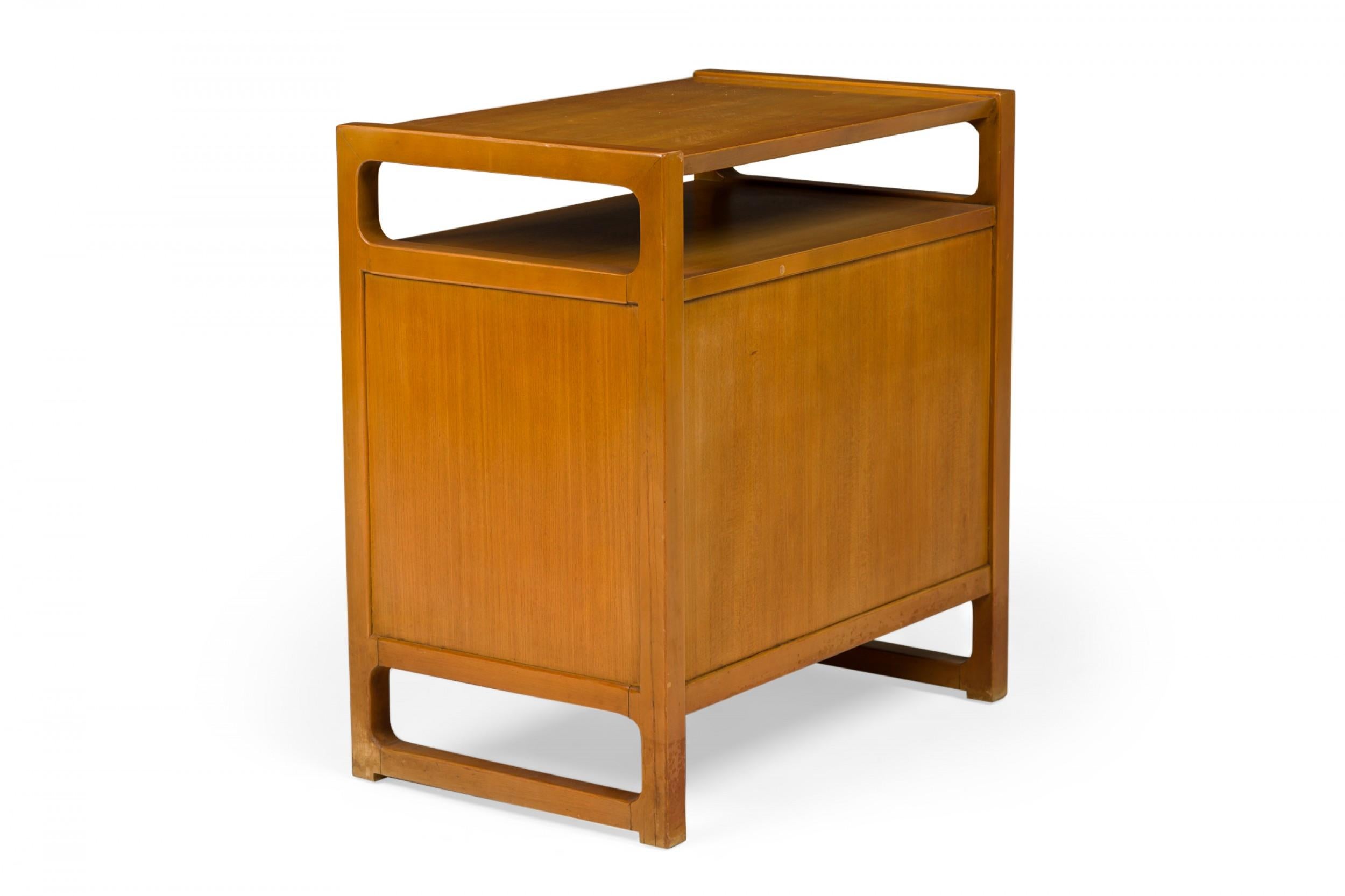 20th Century Pair of Edward Wormley for Drexel American Mid-Century Blond Wood Magazine Table For Sale