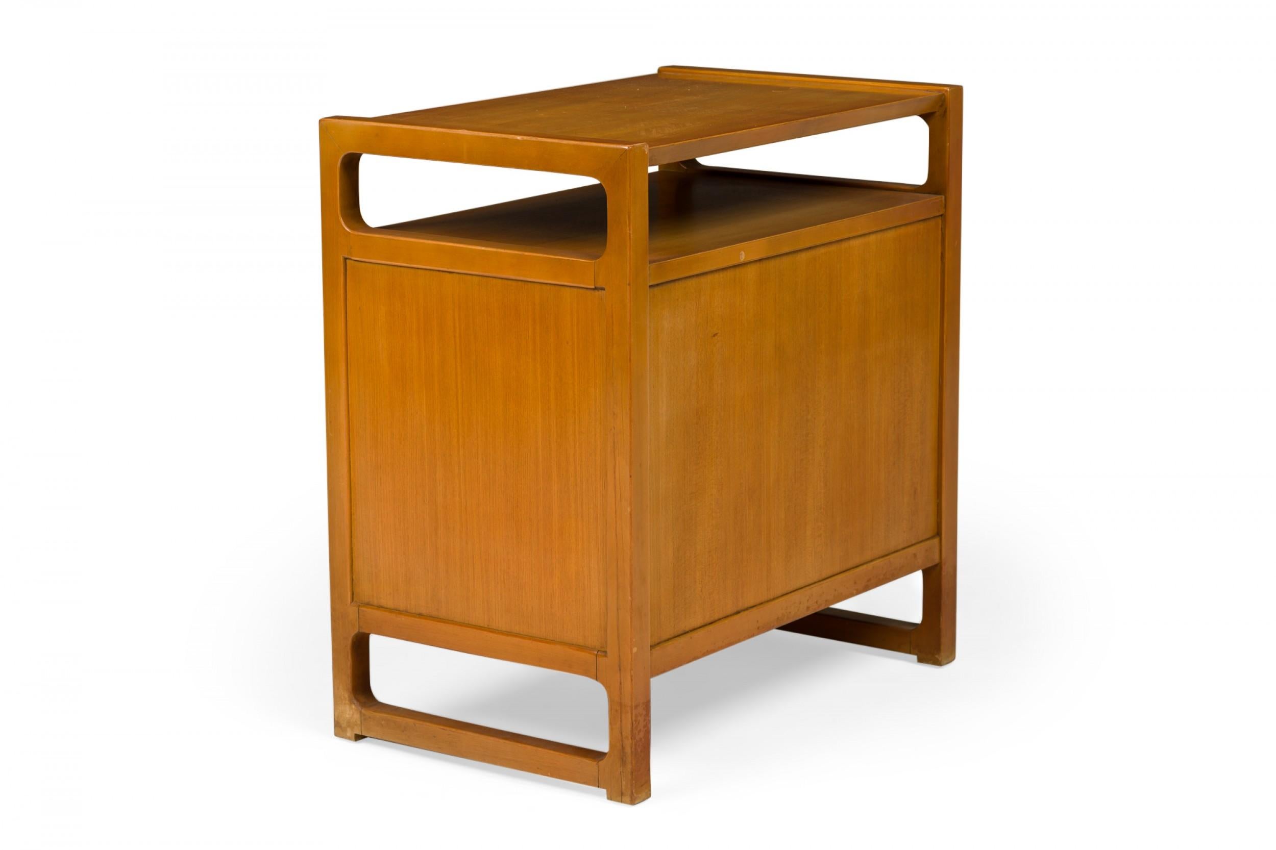 Pareja de mesas revistero de madera rubia Edward Wormley para Drexel American Mid-Century siglo XX en venta