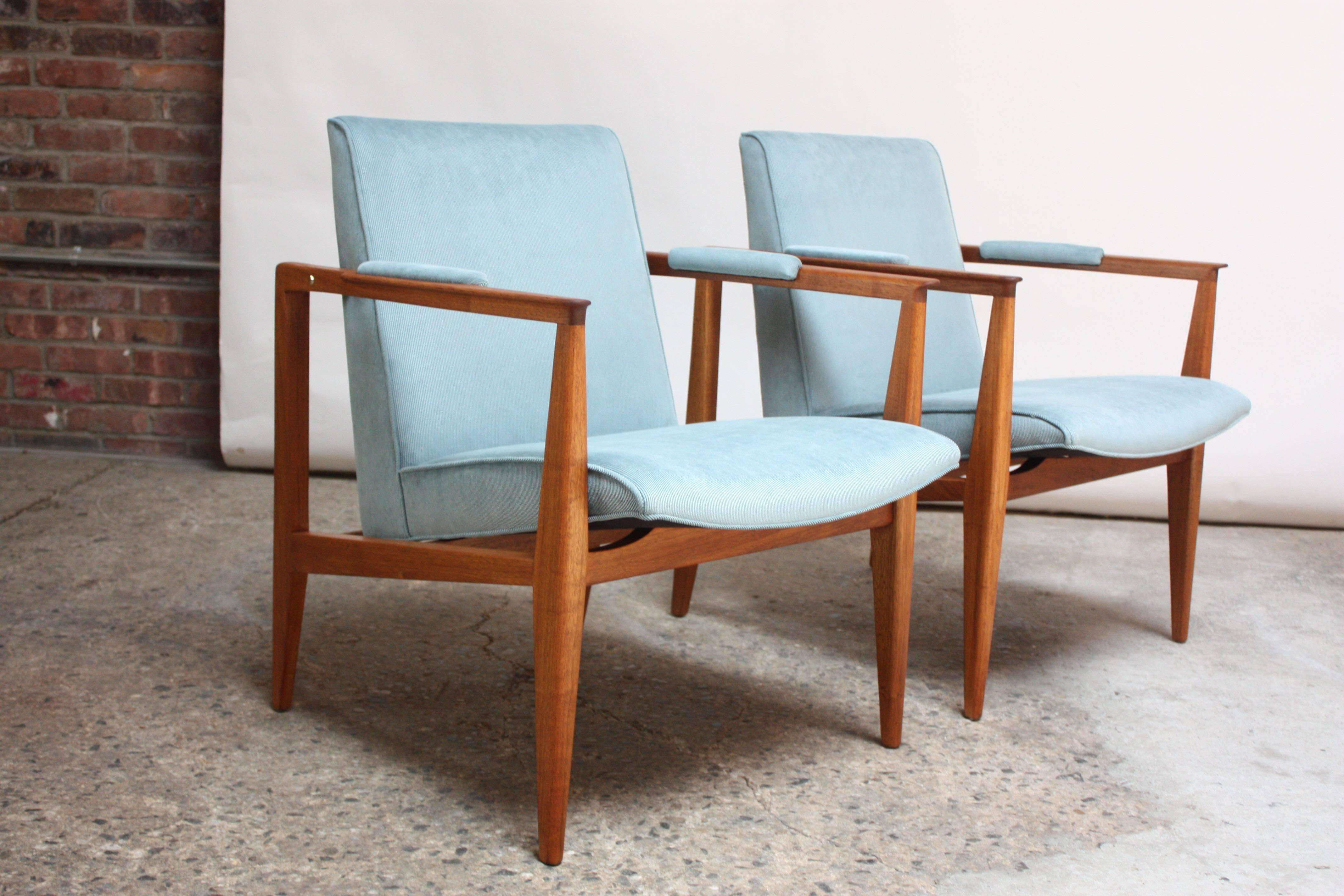 Mid-Century Modern Pair of Edward Wormley for Dunbar Armchairs in Mahogany