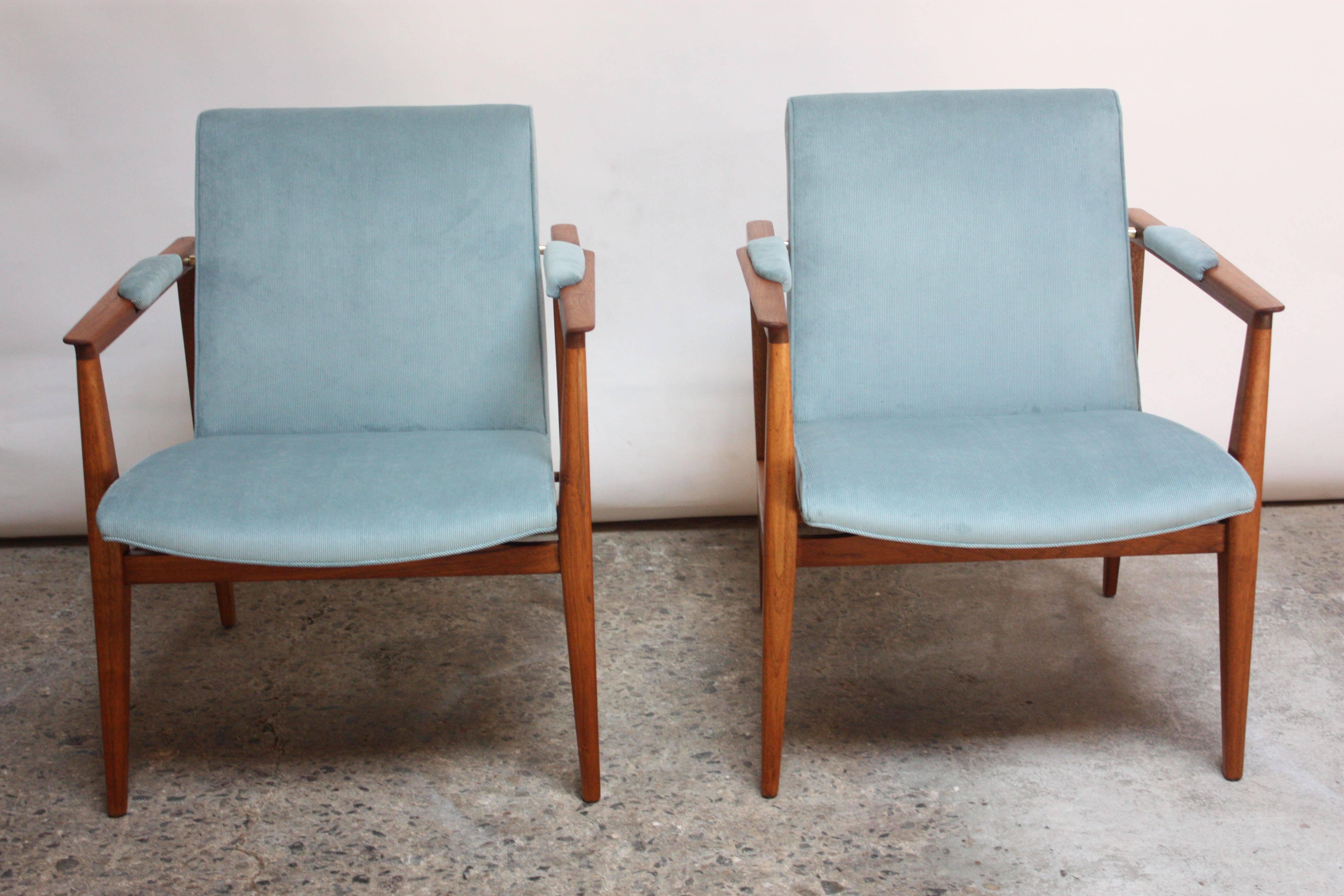 Polished Pair of Edward Wormley for Dunbar Armchairs in Mahogany