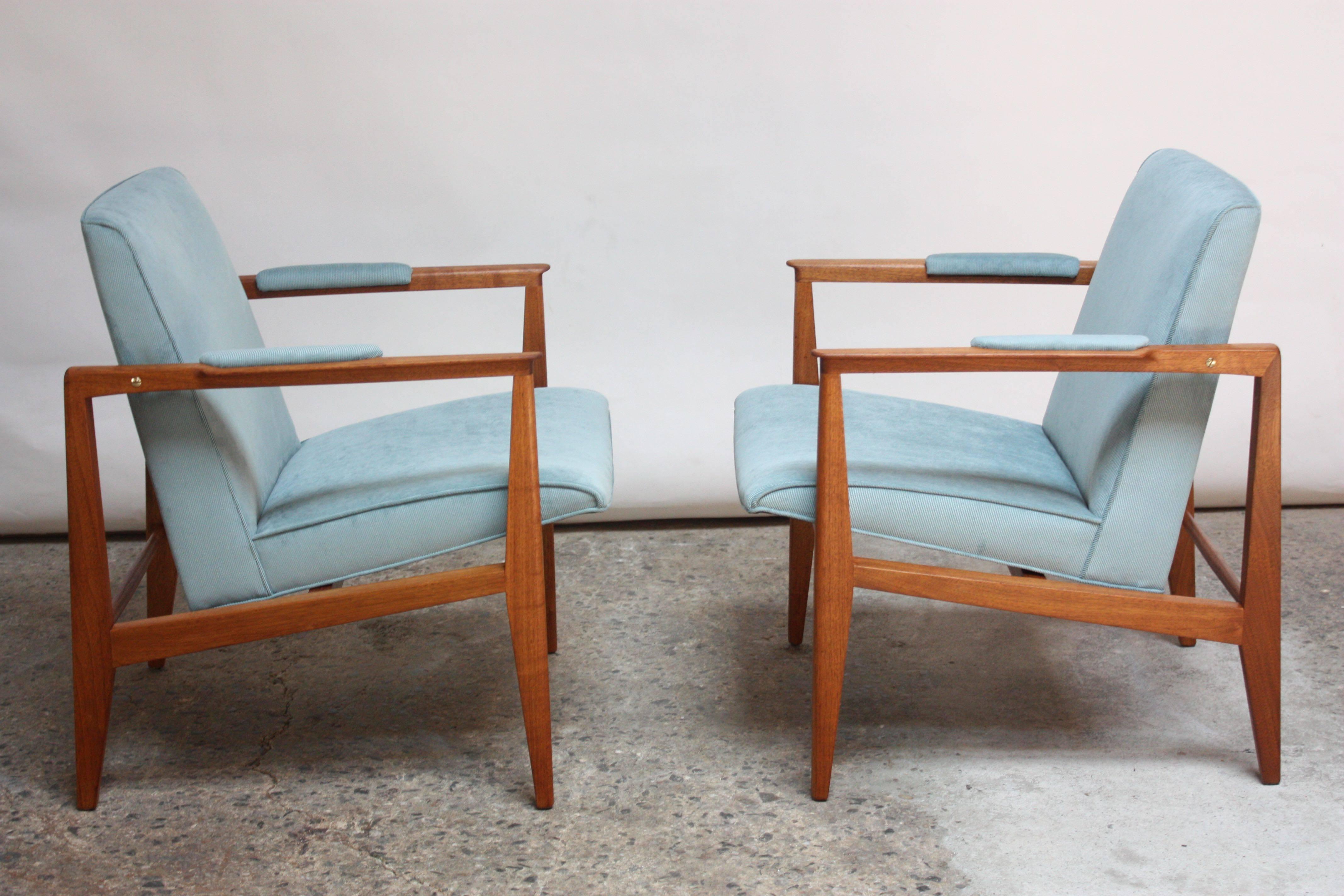 Pair of Edward Wormley for Dunbar Armchairs in Mahogany In Excellent Condition In Brooklyn, NY