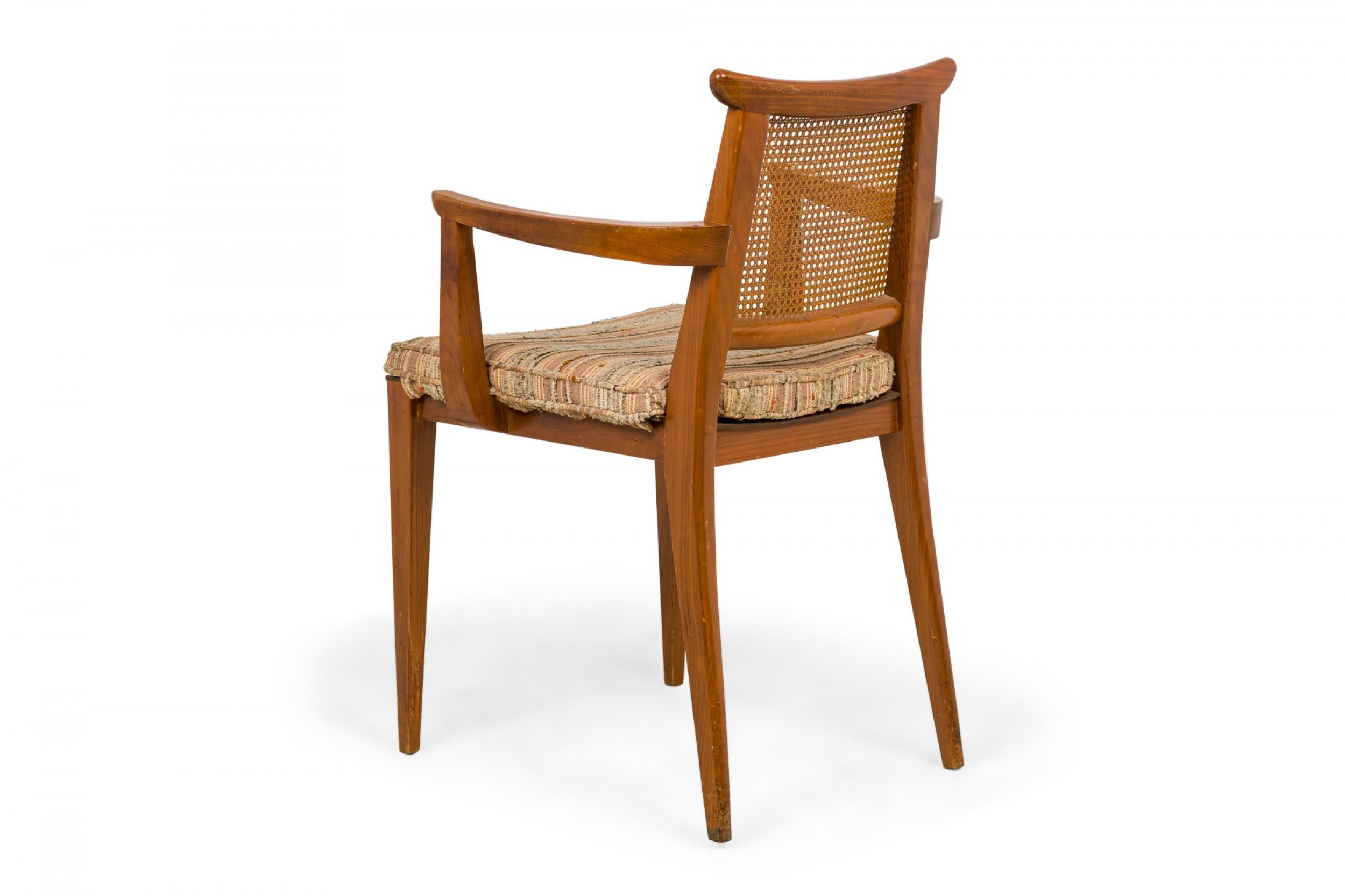 Paire de fauteuils de salle à manger en bois à dossier canné et assise en lin Edward Wormley pour Dunbar Bon état - En vente à New York, NY