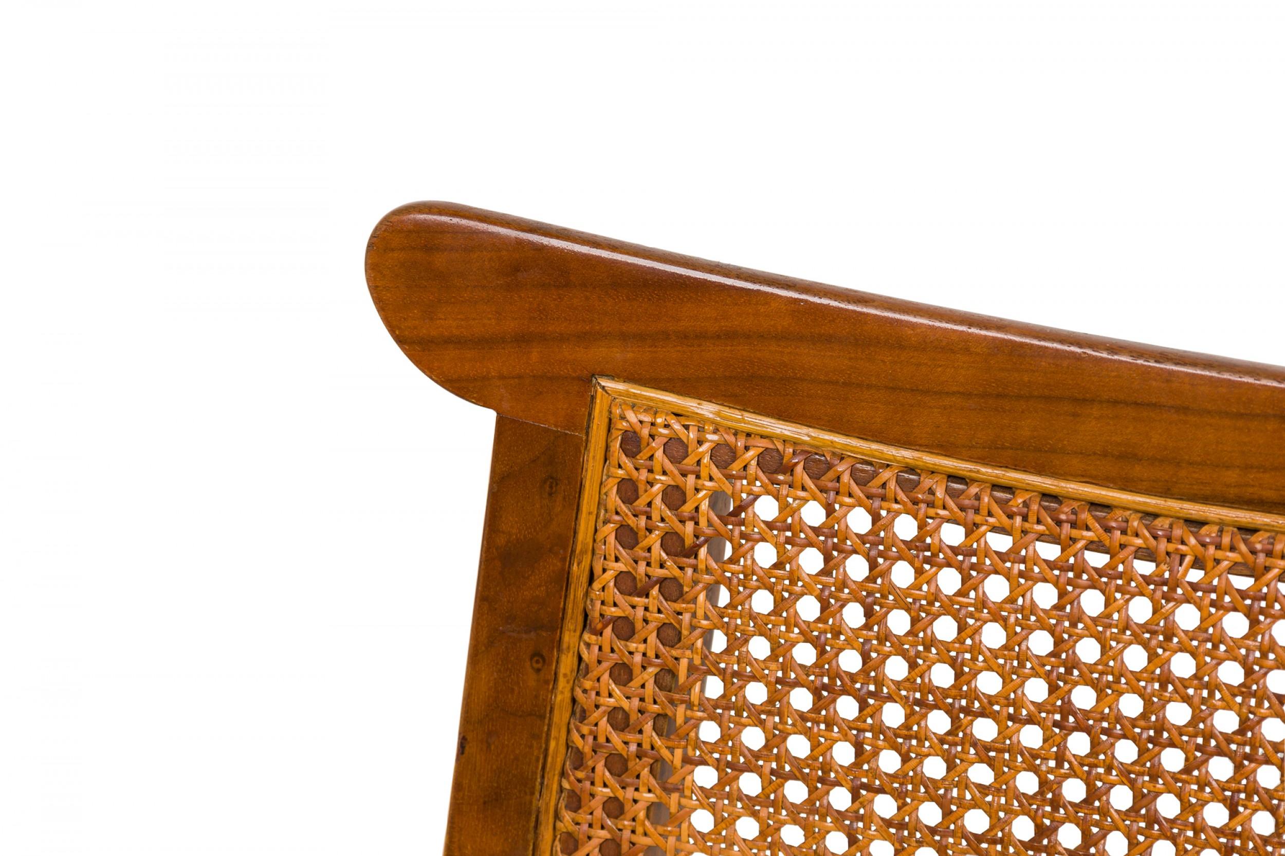 Legno Coppia di poltrone da pranzo in legno con schienale in lino di Edward Wormley per Dunbar in vendita