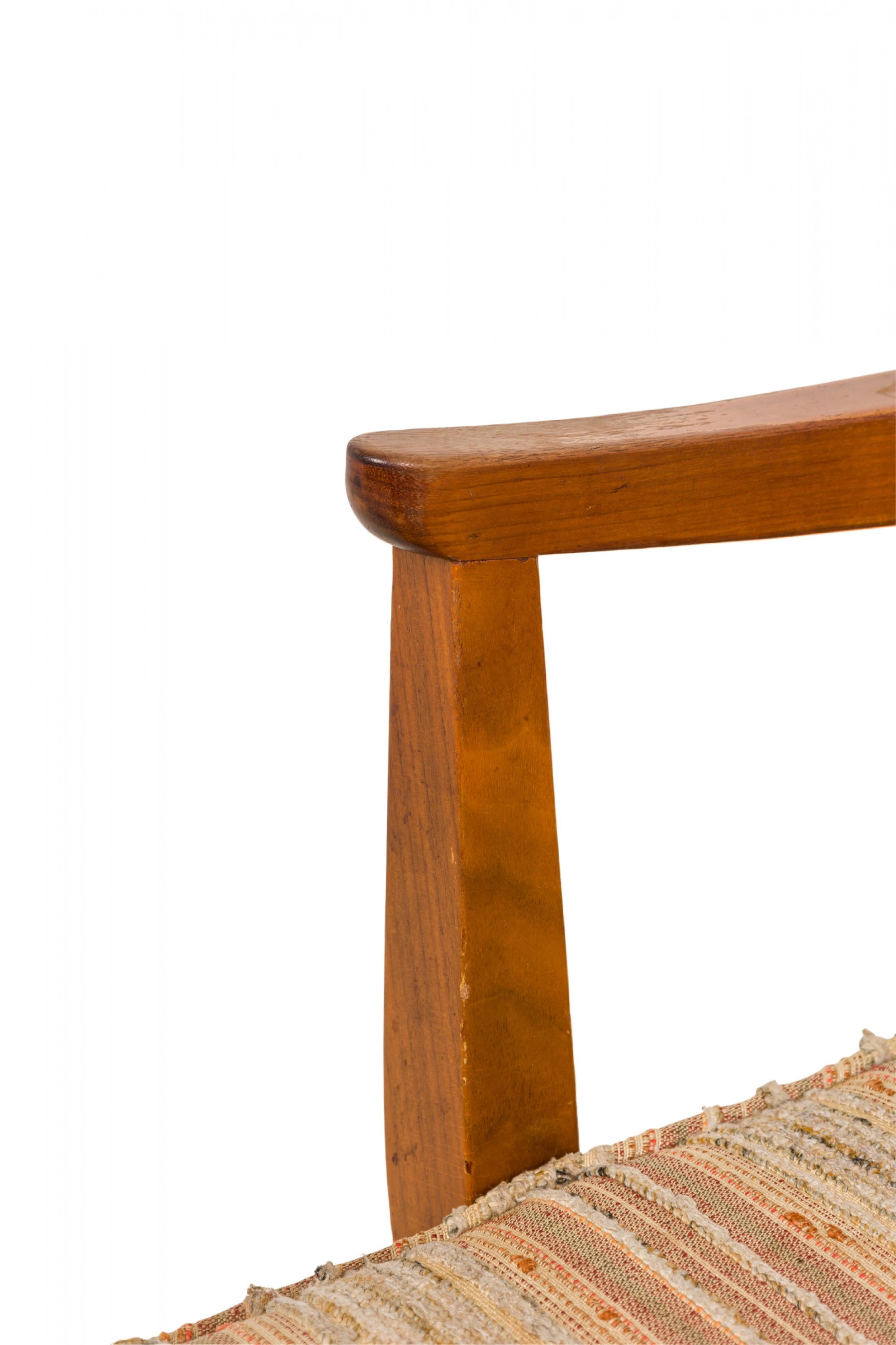 Paire de fauteuils de salle à manger en bois à dossier canné et assise en lin Edward Wormley pour Dunbar en vente 1