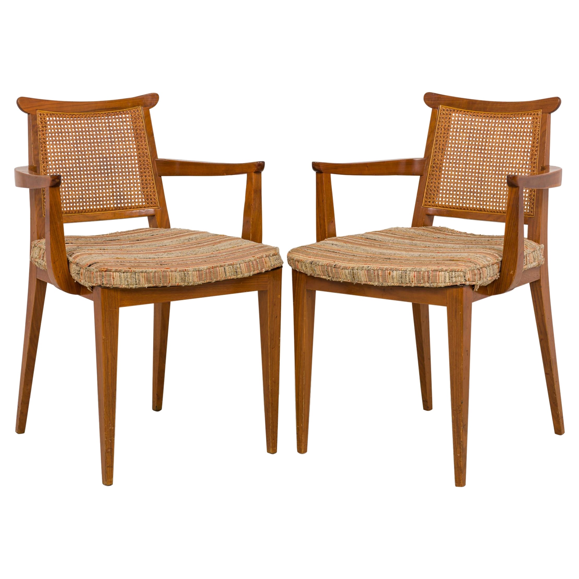 Pareja de sillones de comedor de madera con respaldo de caña y asiento de lino de Edward Wormley para Dunbar