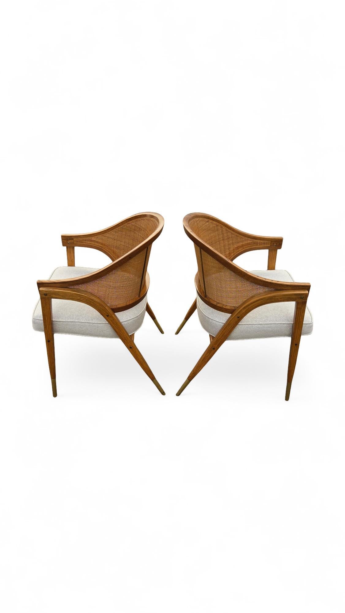 Ein Paar Kapitänsstühle von Edward Wormley für Dunbar (Moderne der Mitte des Jahrhunderts) im Angebot