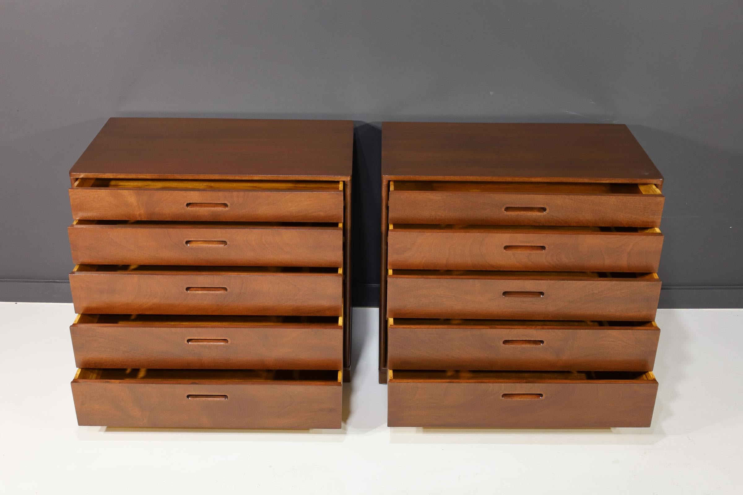 Pair of Edward Wormley for Dunbar Chest of Drawers, Nightstands In Good Condition For Sale In Dallas, TX