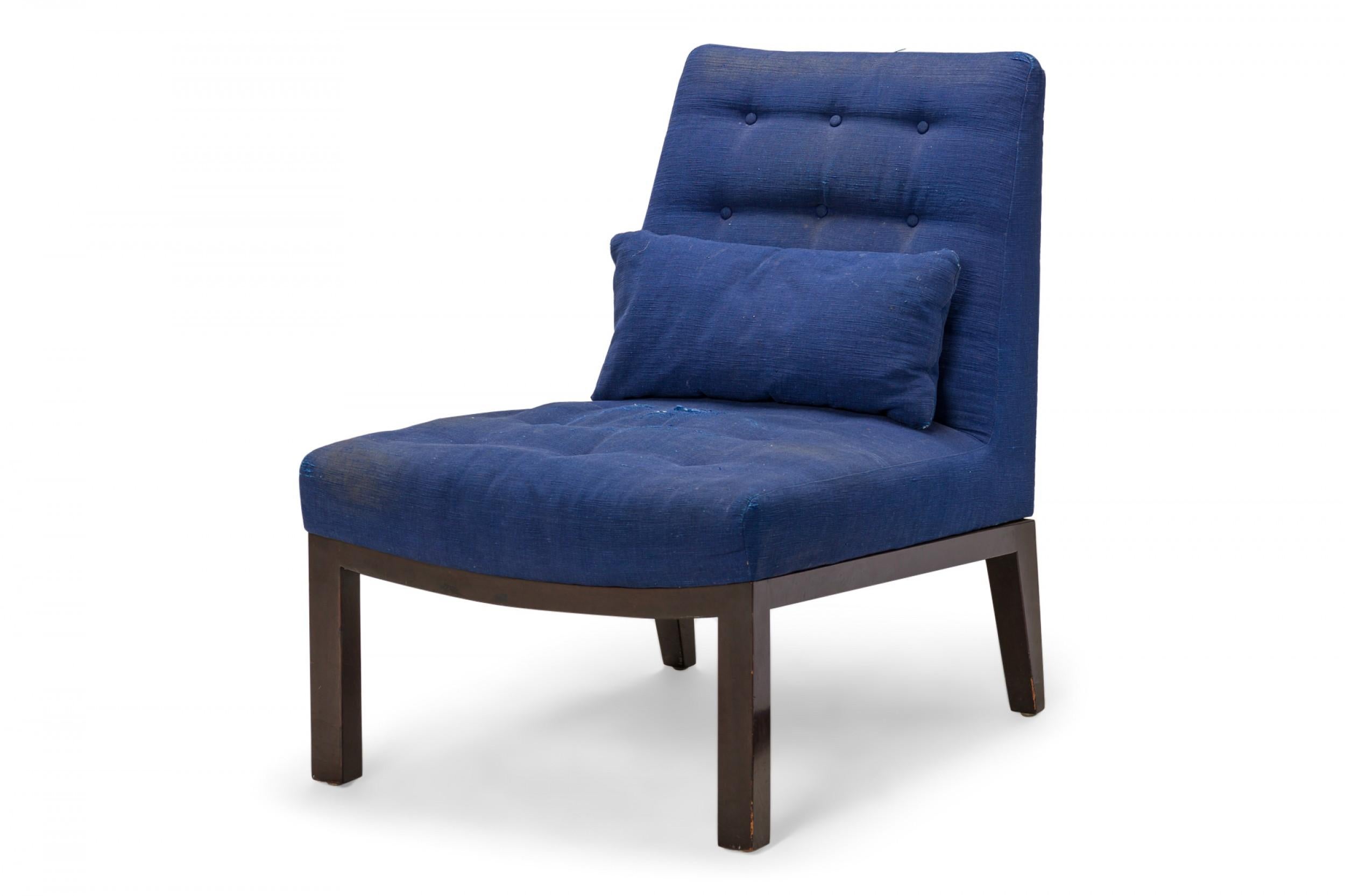 Paar Edward Wormley für Dunbar Dunkelblaue gepolsterte Slipper / Beistellstühle (amerikanisch) im Angebot