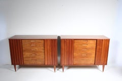 Pareja de armarios Waveform de caoba y roble de Edward Wormley para Dunbar, años 50