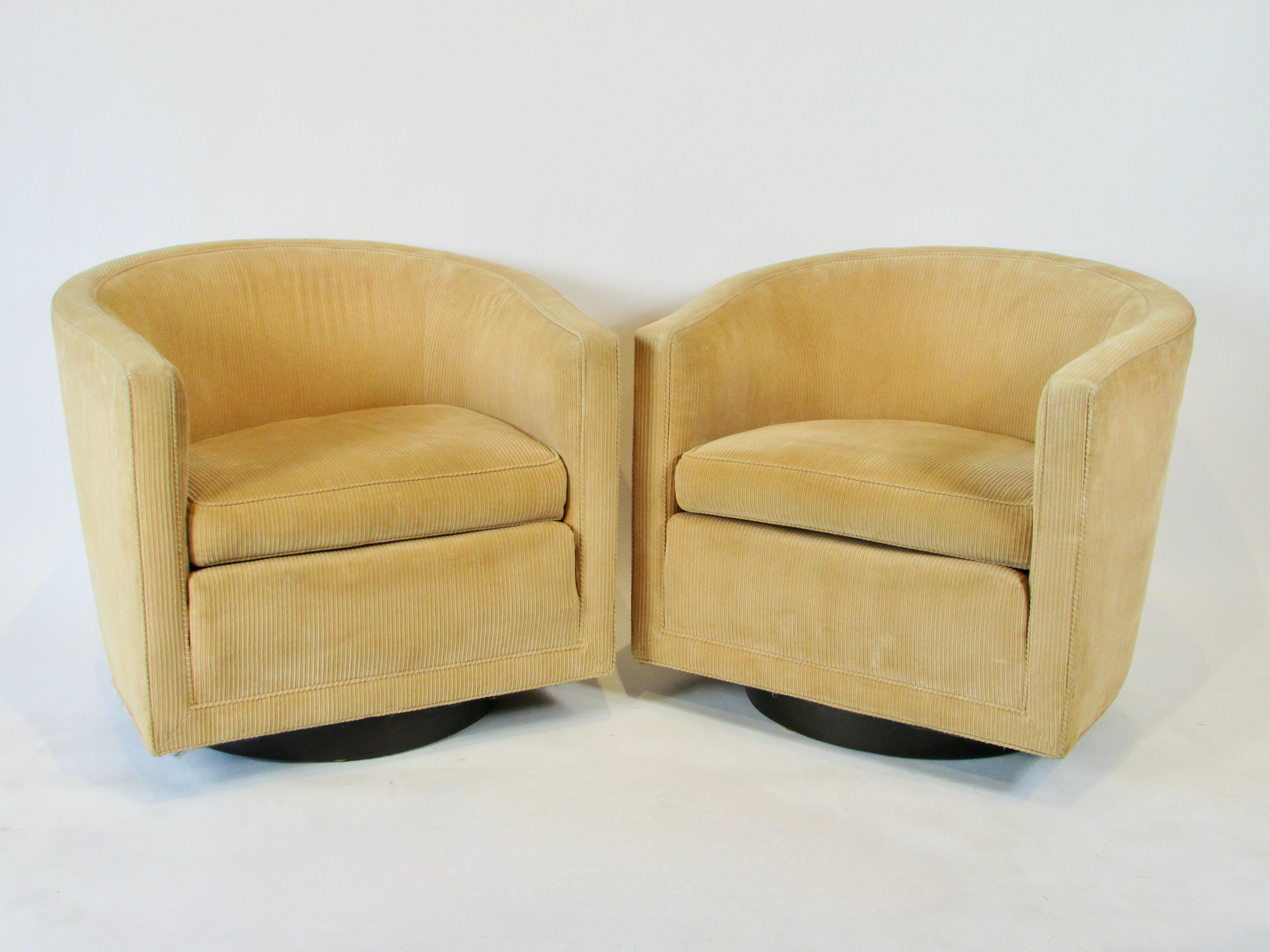 Mid-Century Modern Pair of Edward Wormley for Dunbar Swivel Barrel Chairs in Clean Original Fabric