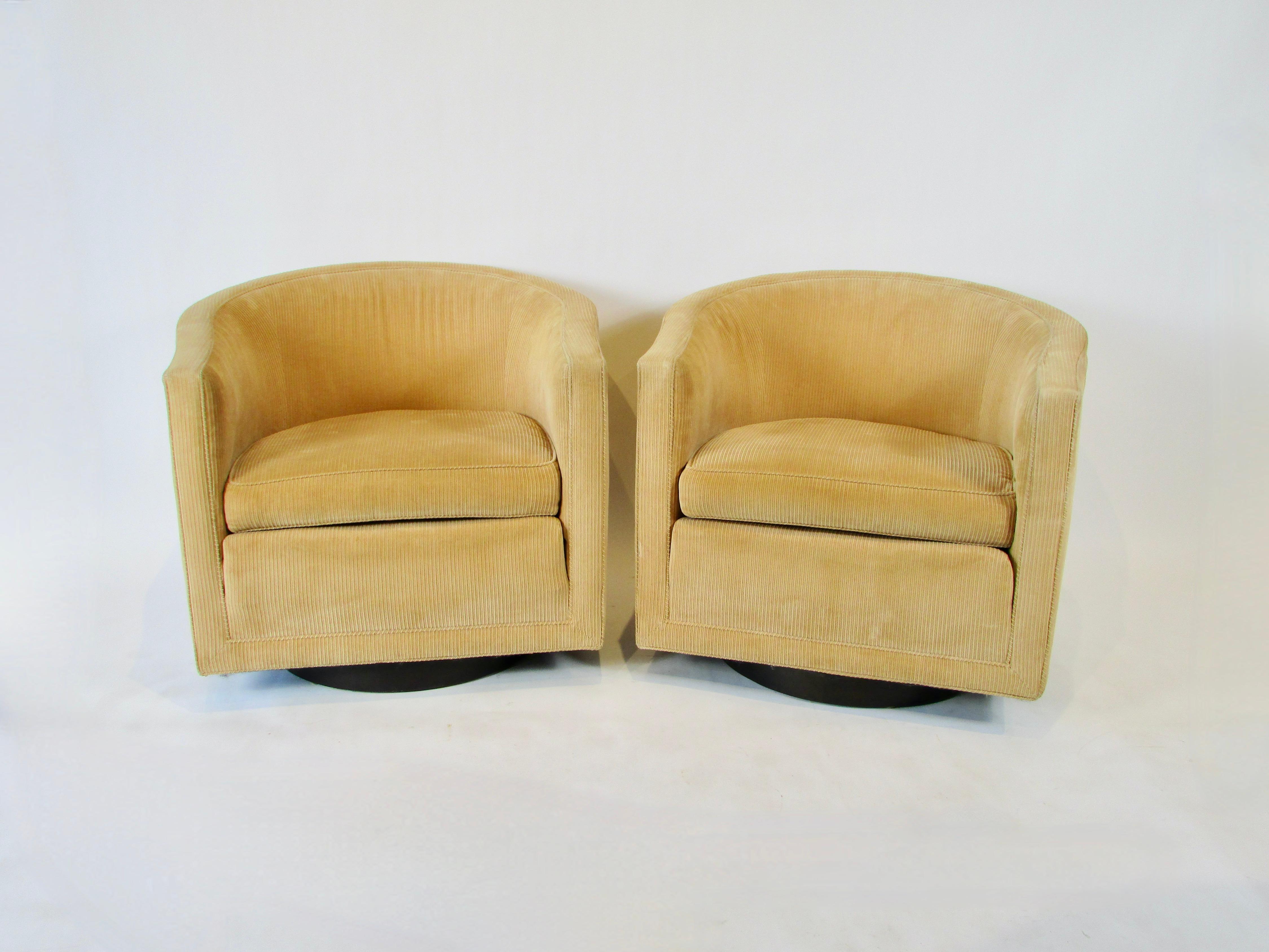 20th Century Pair of Edward Wormley for Dunbar Swivel Barrel Chairs in Clean Original Fabric