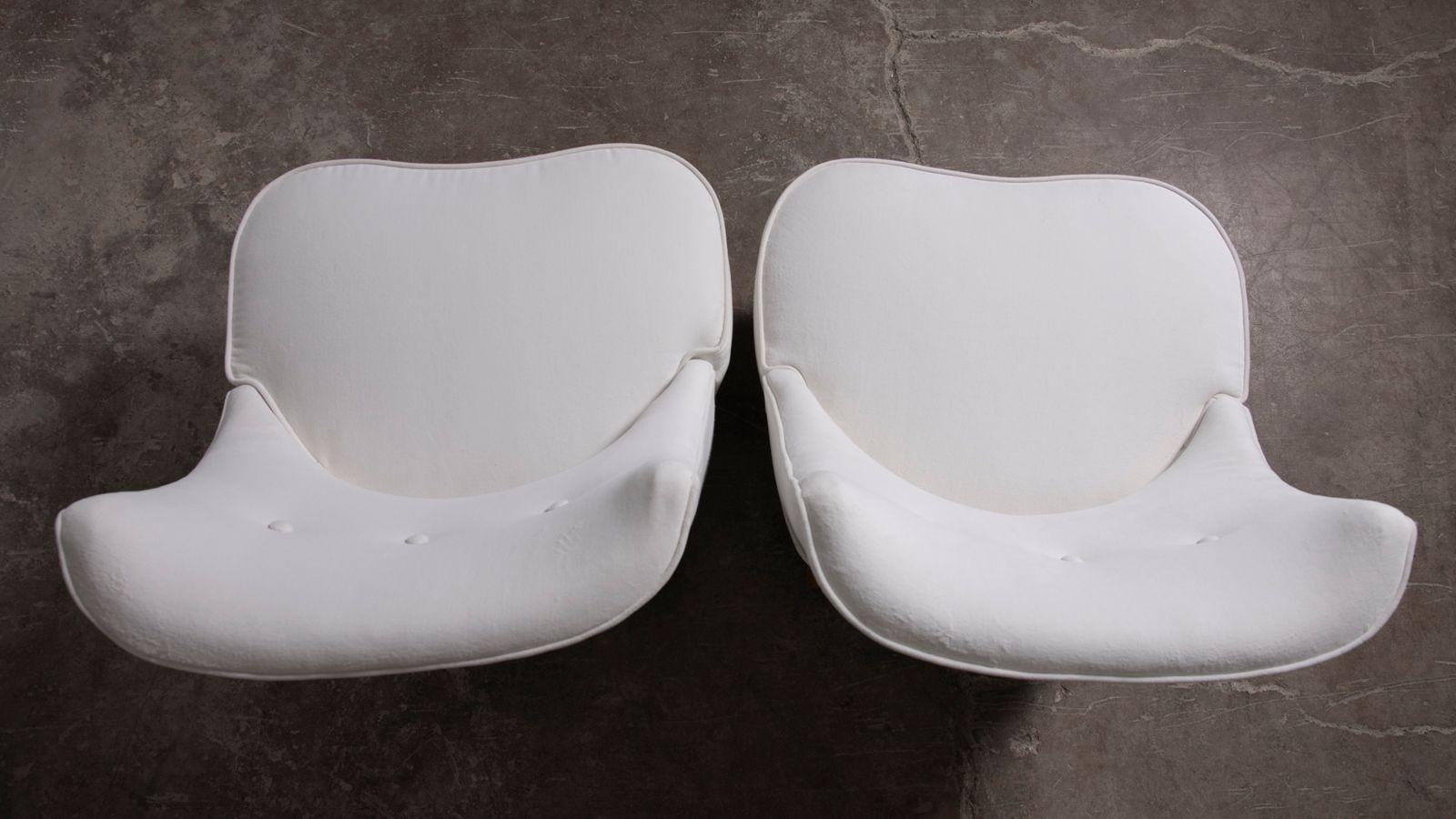 Pair of Edward Wormley for Dunbar Teardrop Slipper Chairs in White Velvet in vendita 4